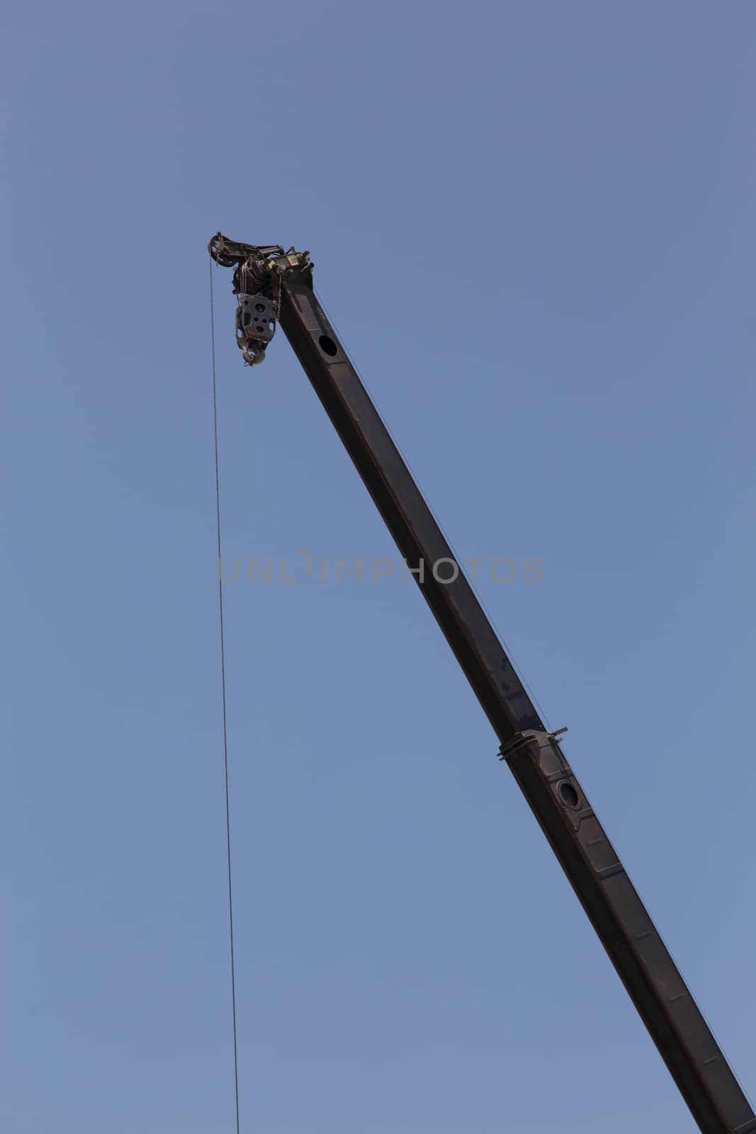 Long neck crane for architecture