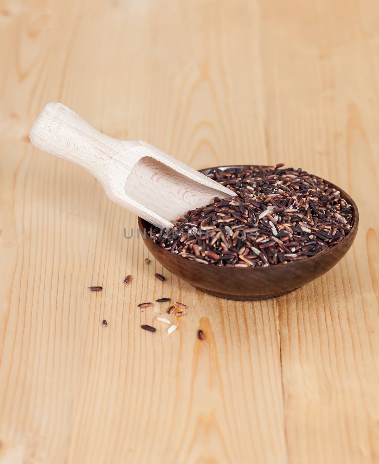 raw Rice berry on wood background