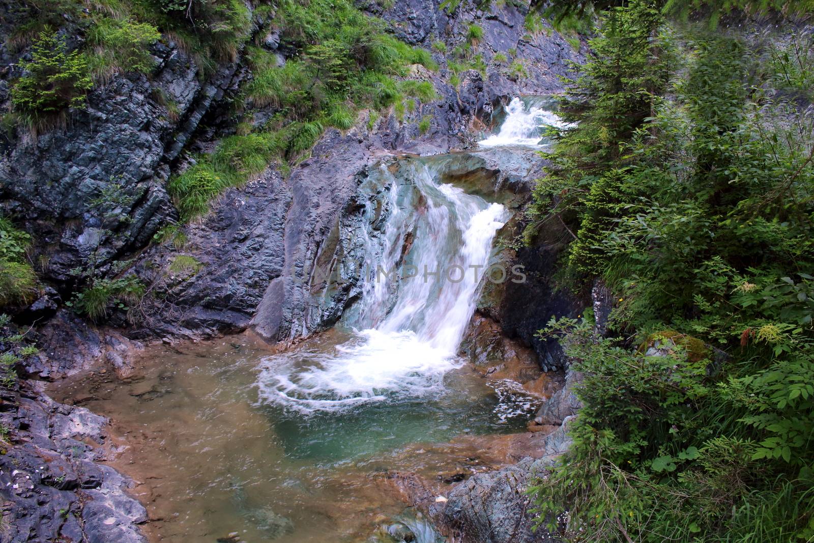 waterfall by riccardofe