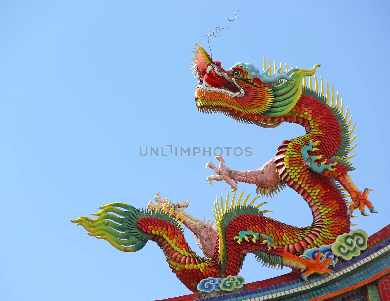 Dragon statue Chinese style on roof in temple