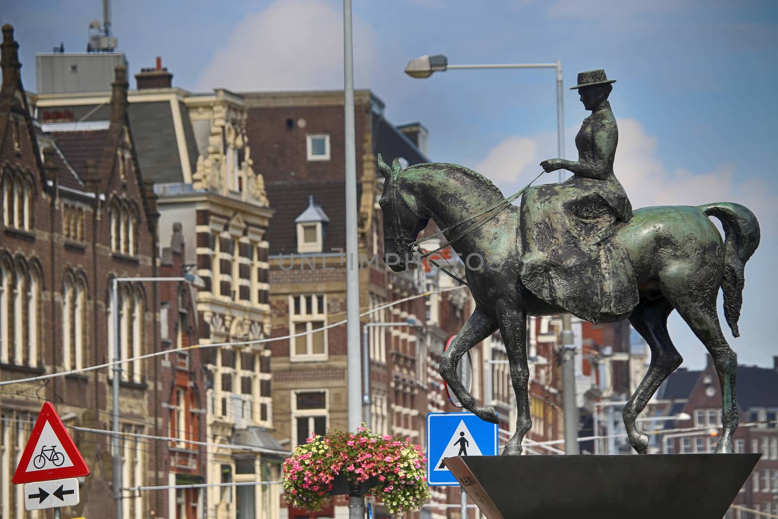 The equestrian statue of Queen Wilhelmina in Amsterdam by vladacanon