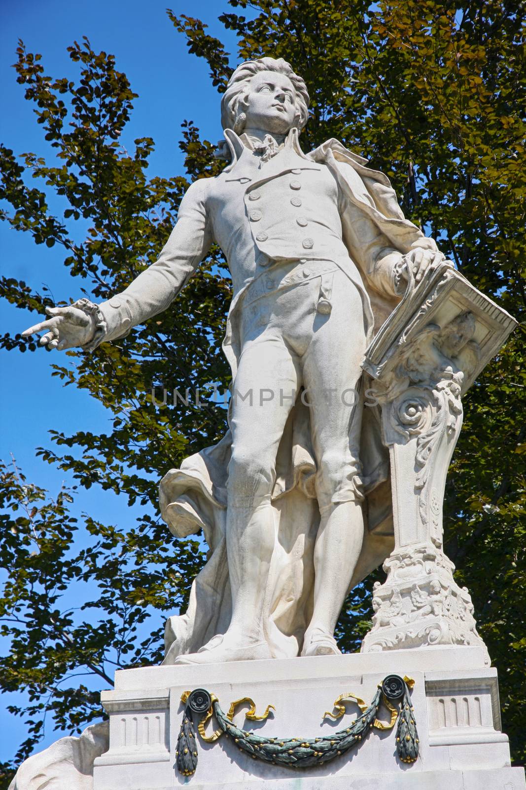 Statue of Wolfgang Amadeus Mozart in Vienna by vladacanon