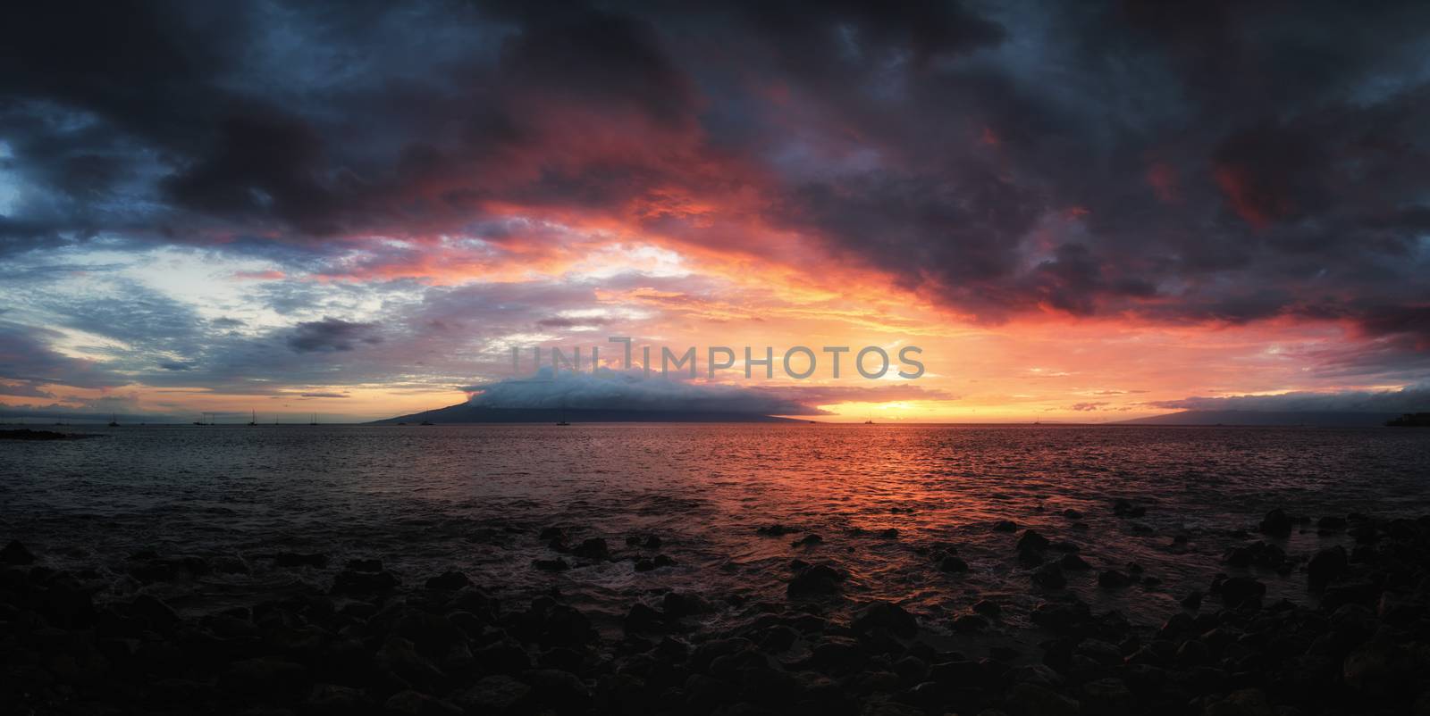 Sunset at Maui, Hawaii by backyard_photography