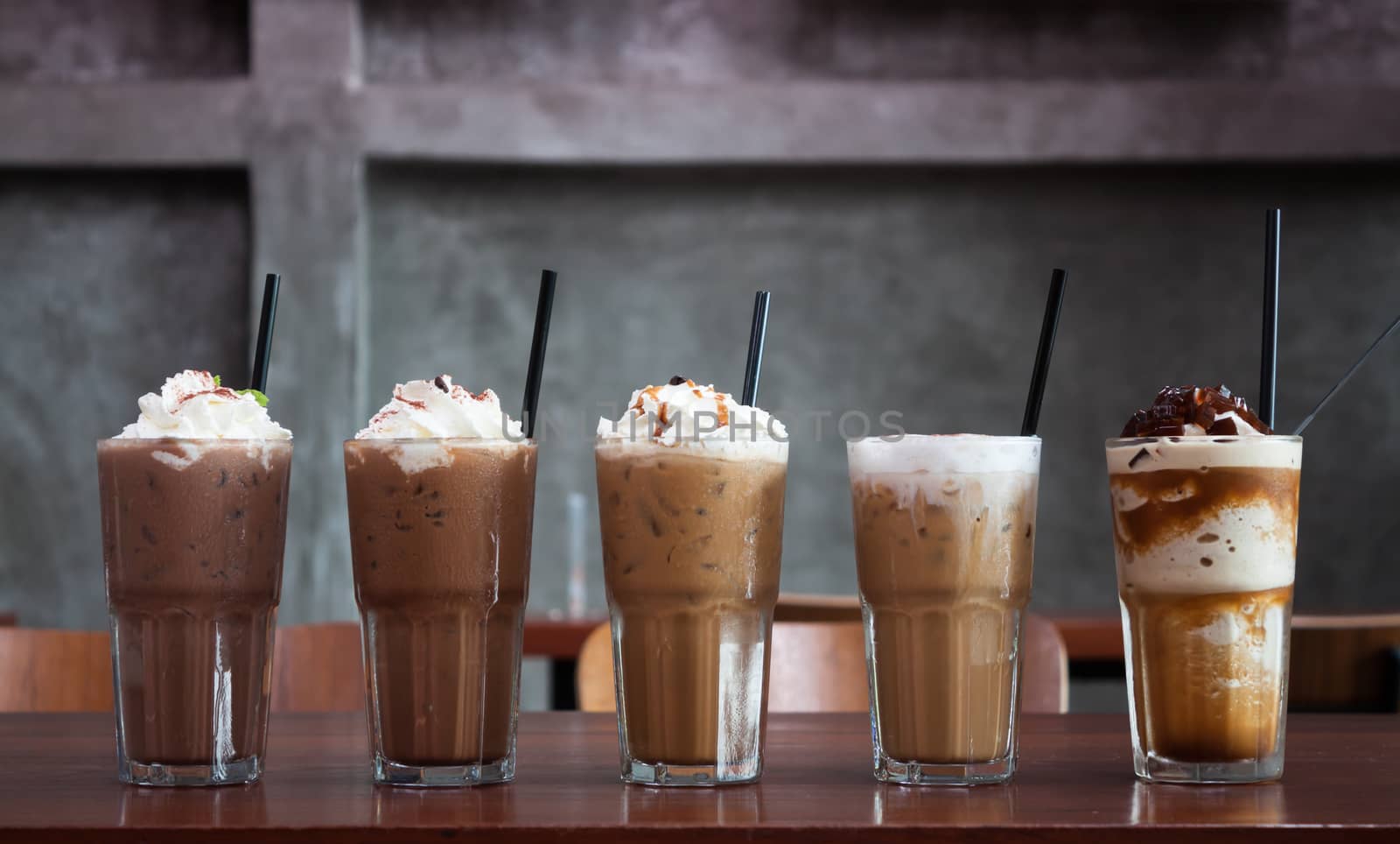 Five different kind of iced coffee in coffee shop