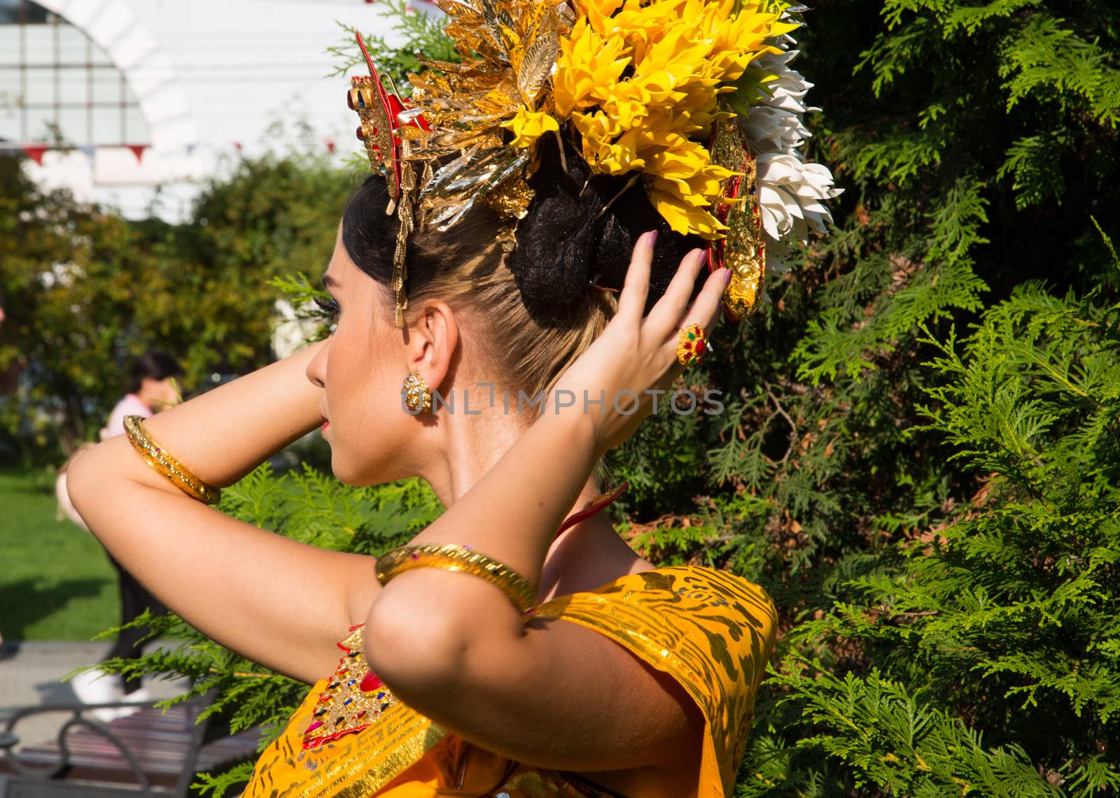 Beautiful lady in a yellow hat in the original by L86