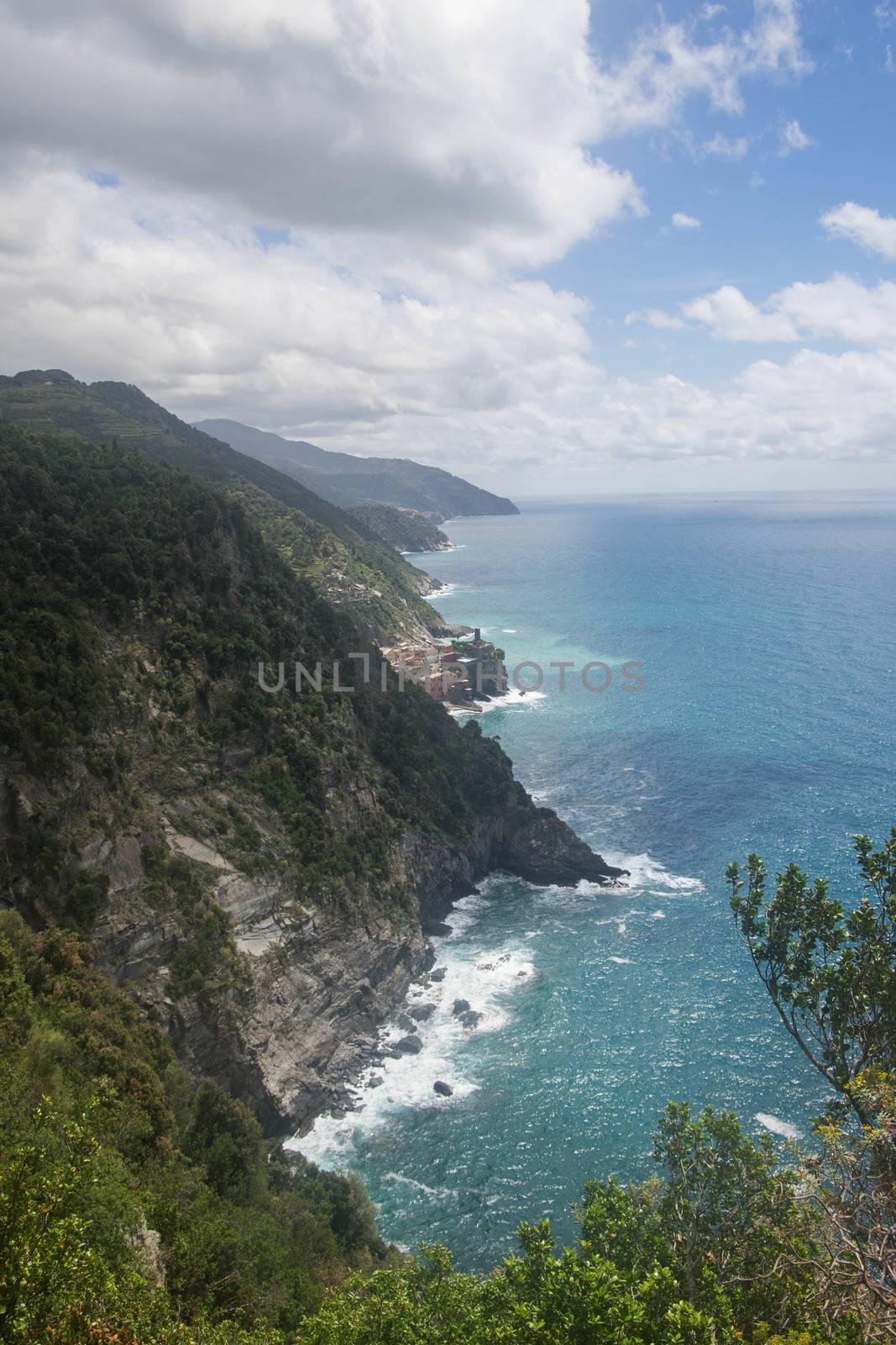 Sea view of romantic Vernazza by javax