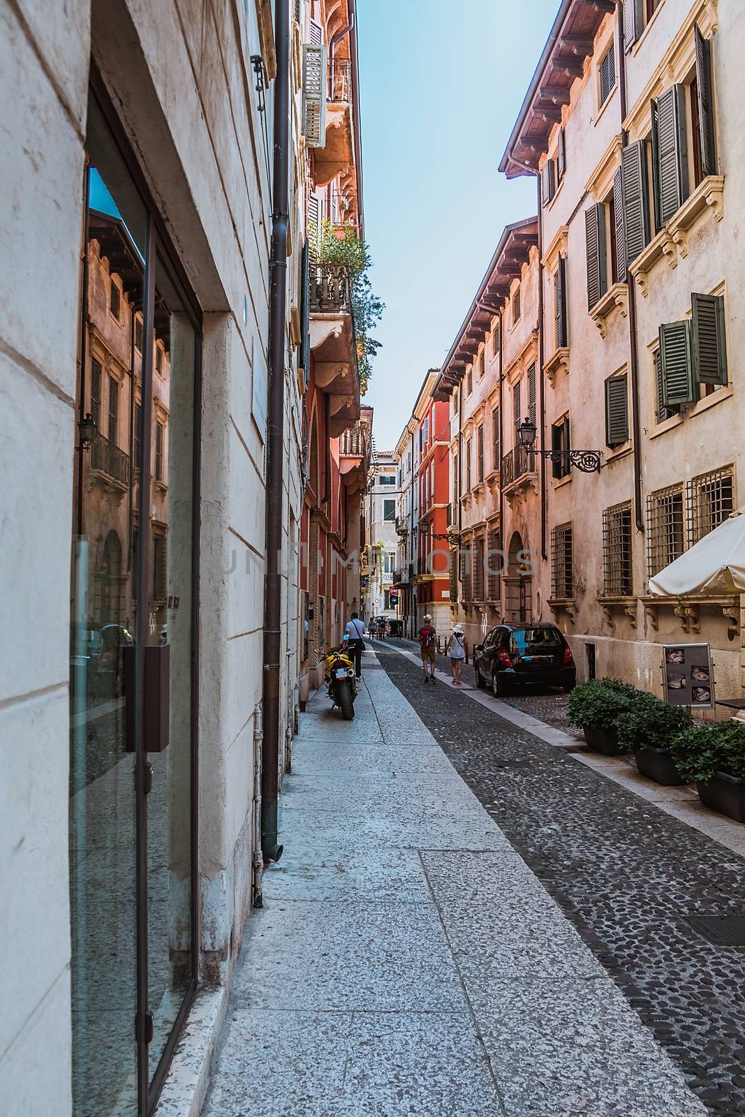 the ancient are narrow street in Italy