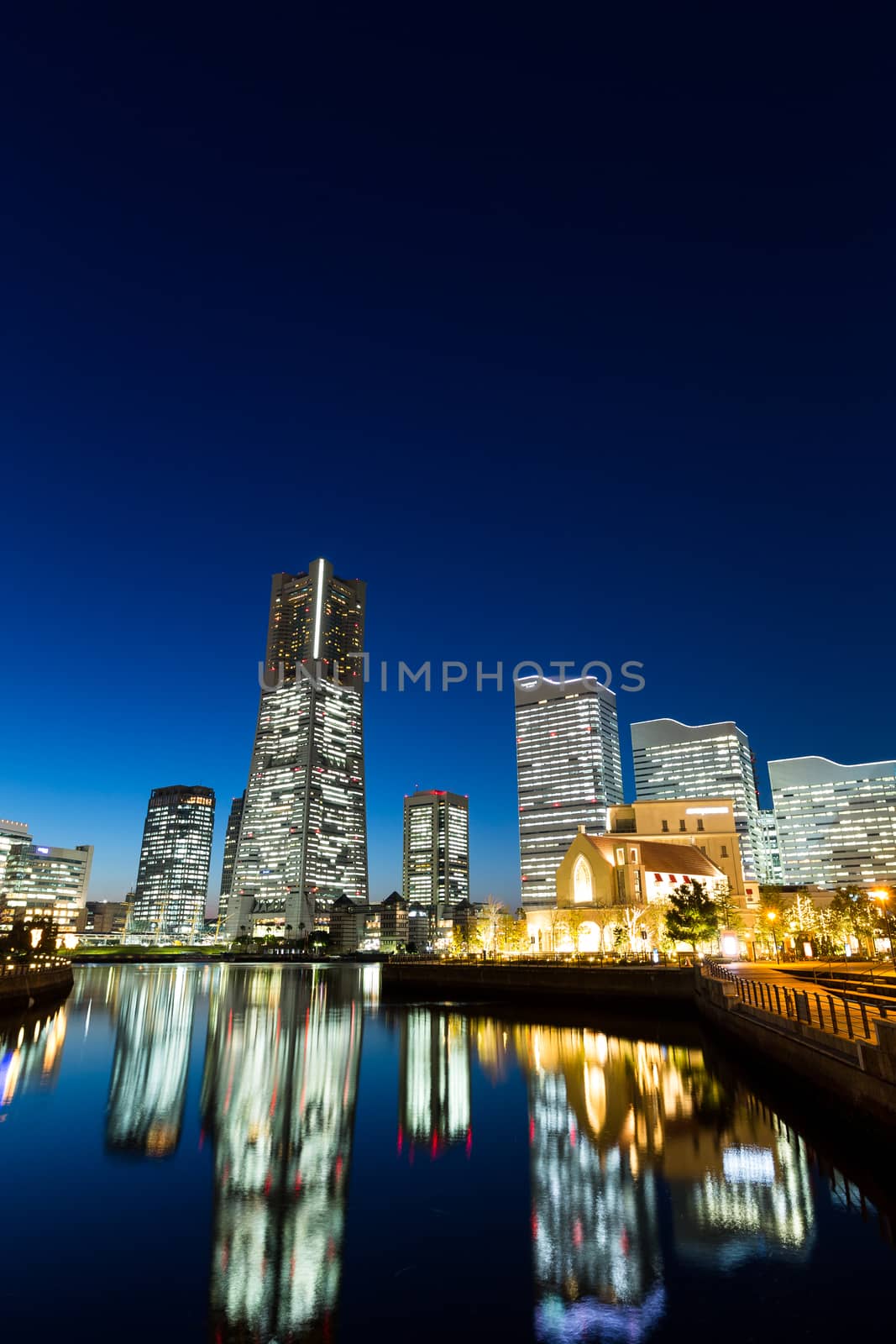 Yokohama city at night by leungchopan