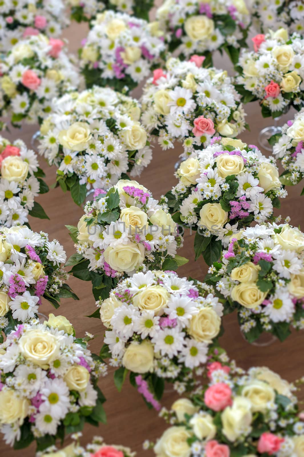 Several bouquets in several glasses of champagne