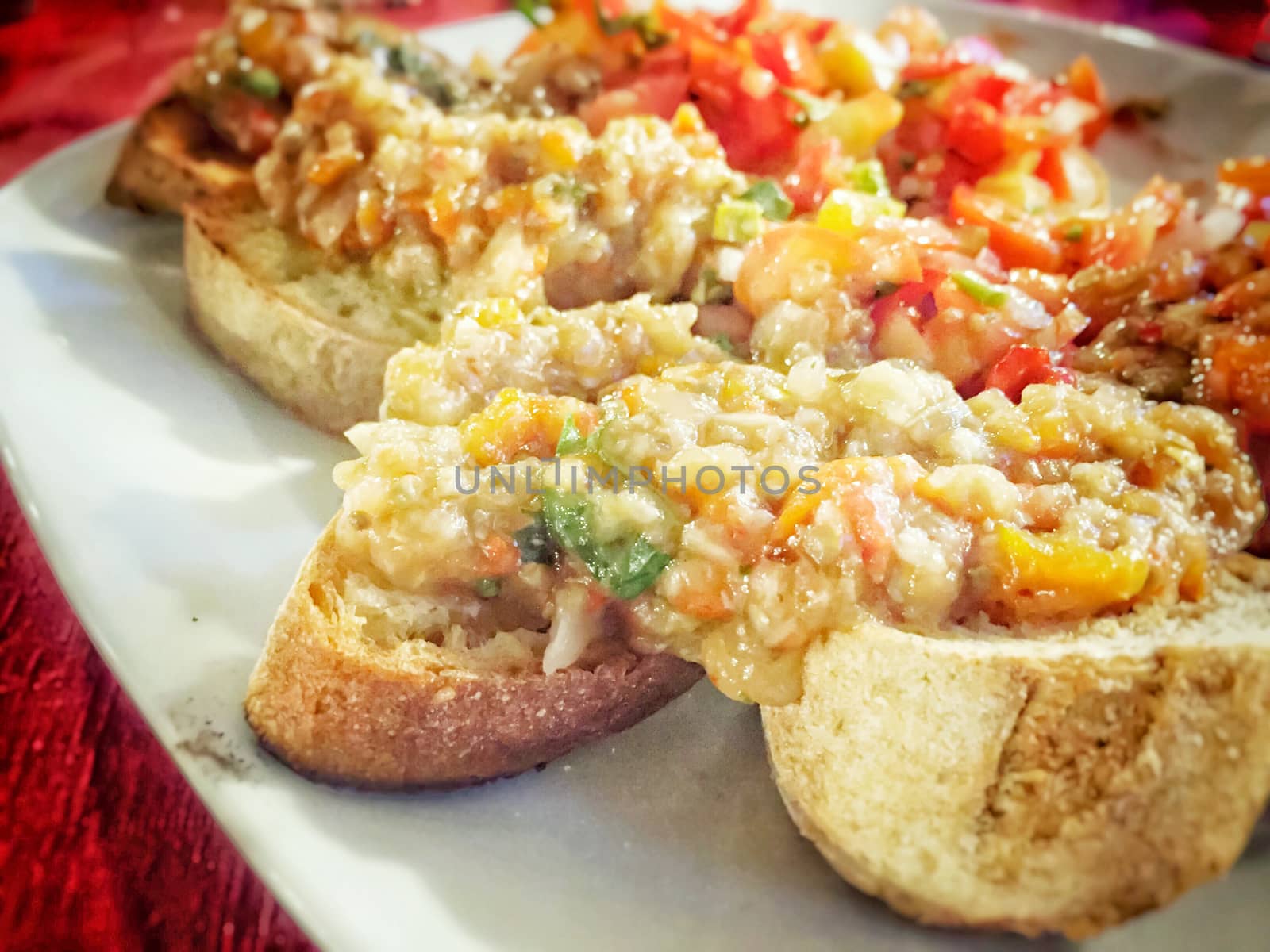 close up of garlic bread with vegetables