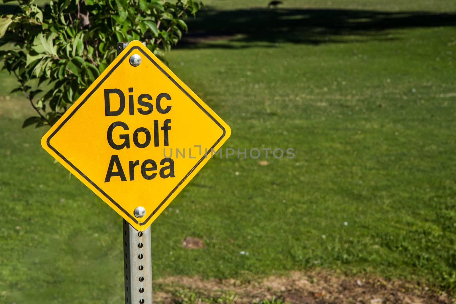 Sign showing that this is a disc golf area