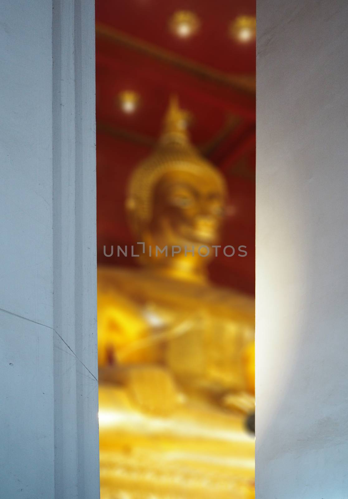 Golden buddha statue. by sky_sirasitwattana