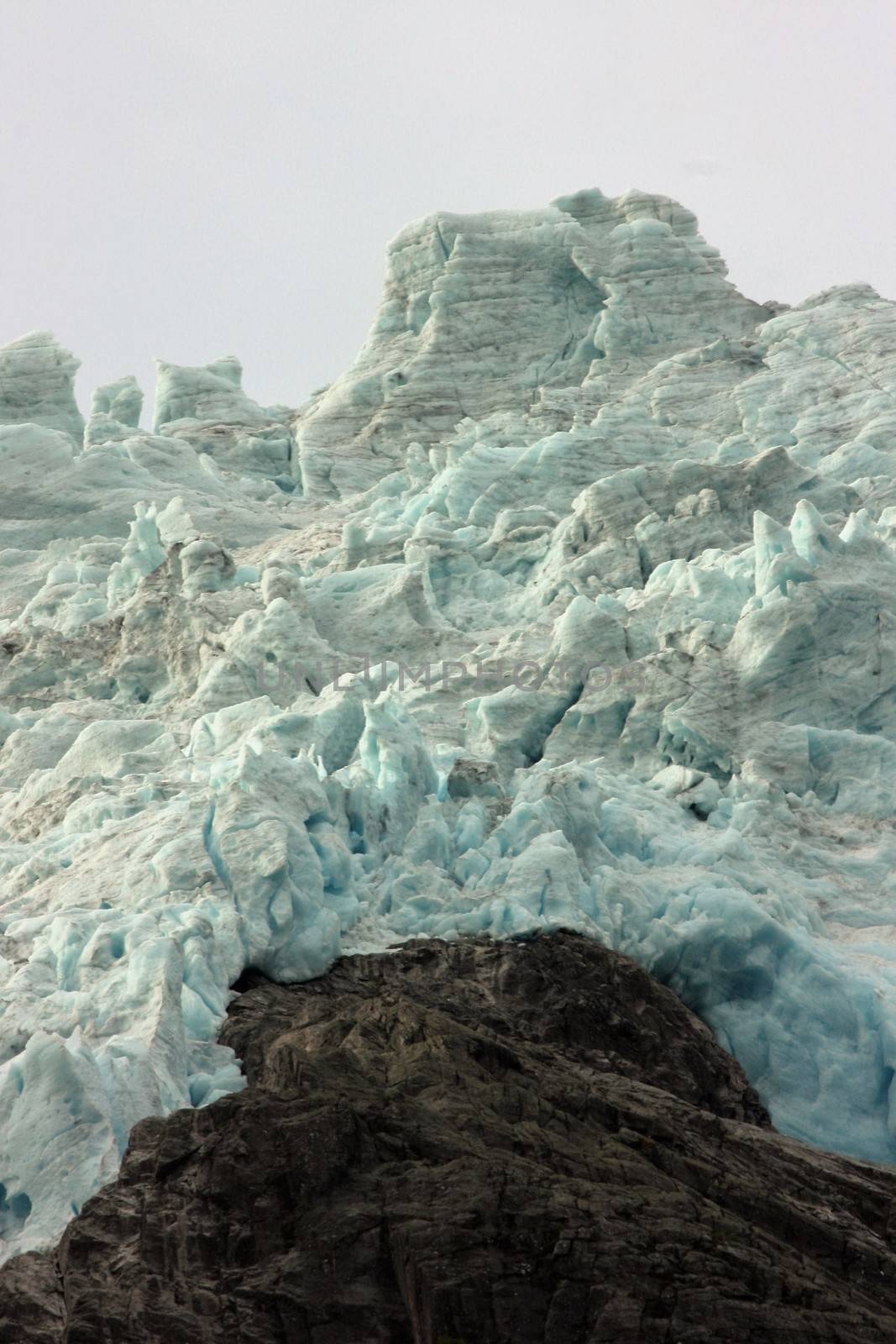 Veiw to the icefall from Flatbreen in Suppehelledalen i Fjærland