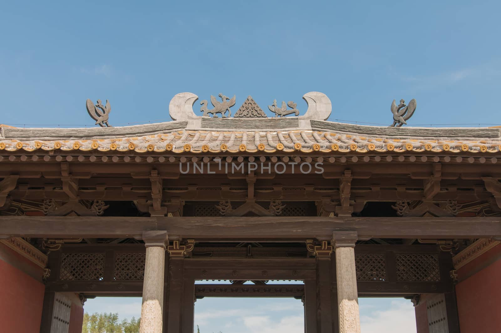 Chinese temple gate by Linaga