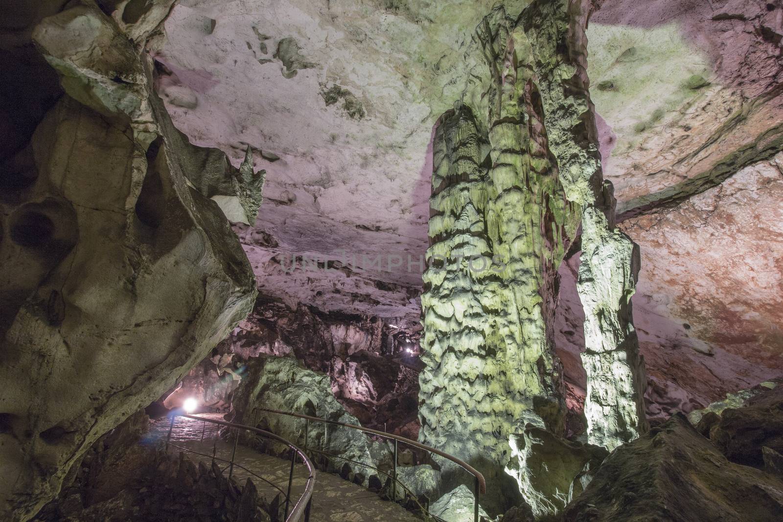 Big stalagnate in cave by EdVal