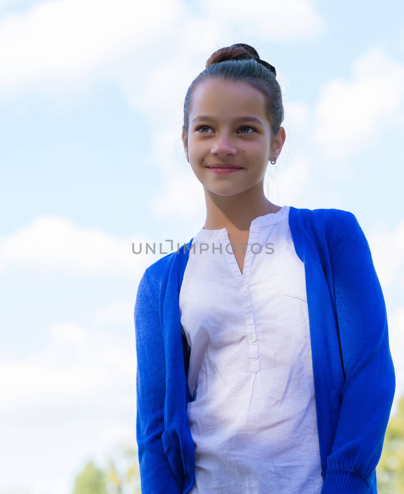 portrait of teen girl outdoors in the park