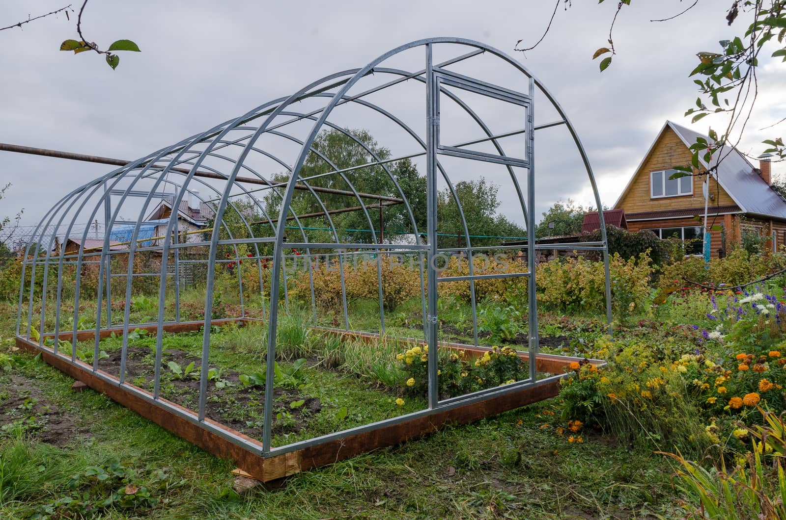 Manufacturer of greenhouses for vegetable garden with his own hands