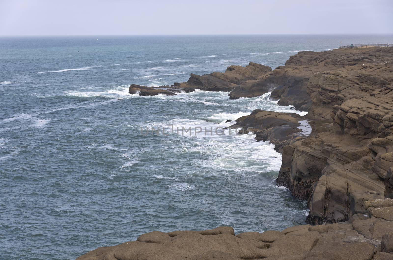 Oregon coast cliffs and the pacific ocean. by Rigucci