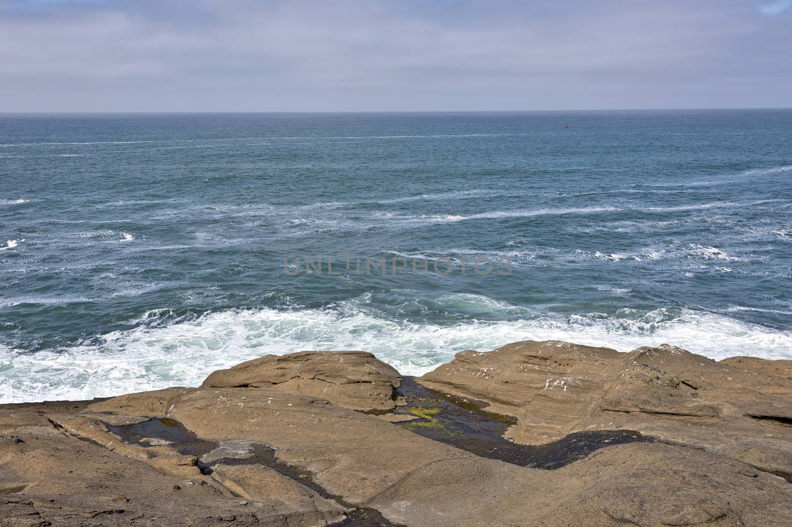 Oregon coast cliffs and the pacific ocean. by Rigucci