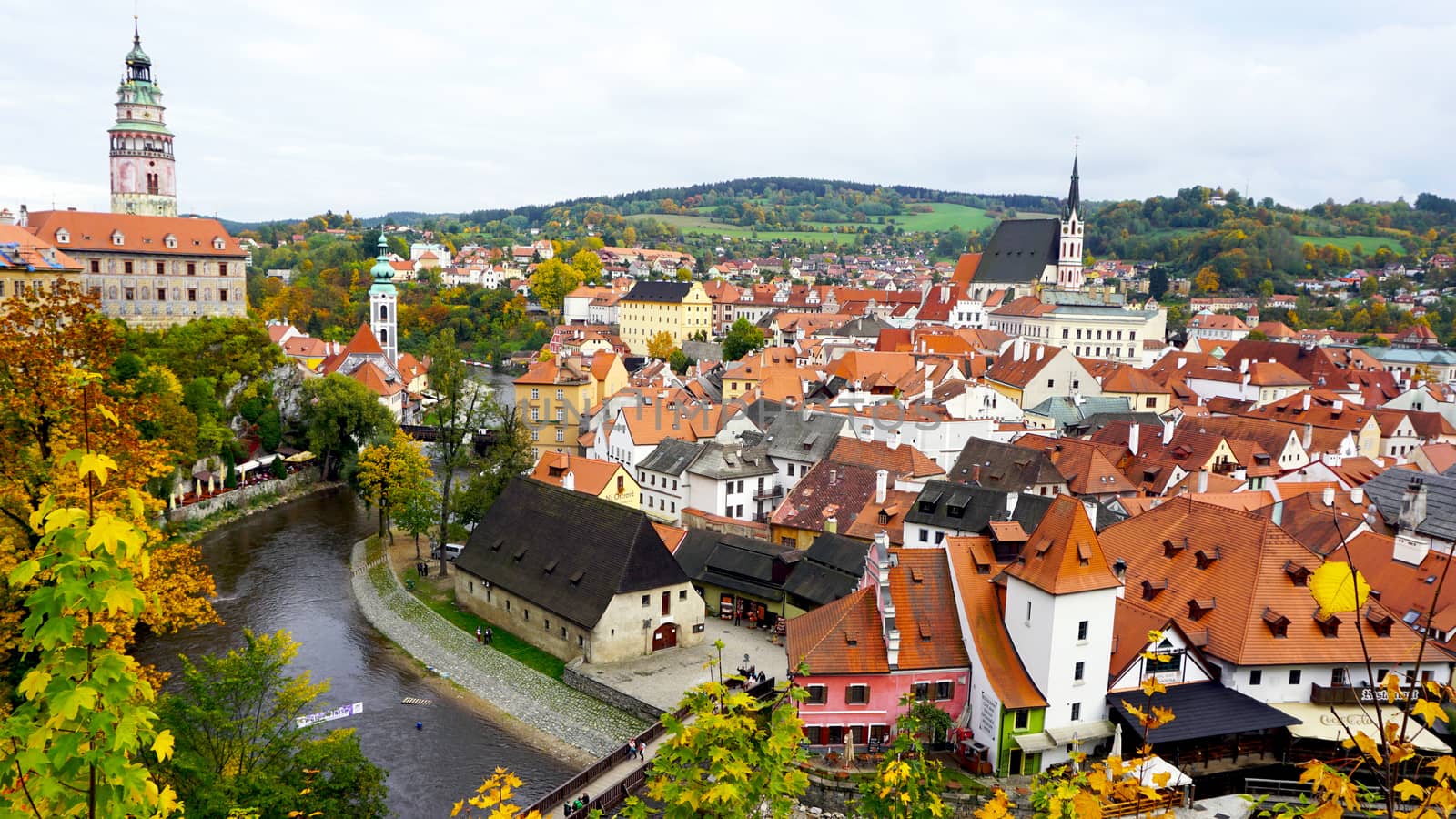 Cesky Krumlov oldtown city and river view in Autumn