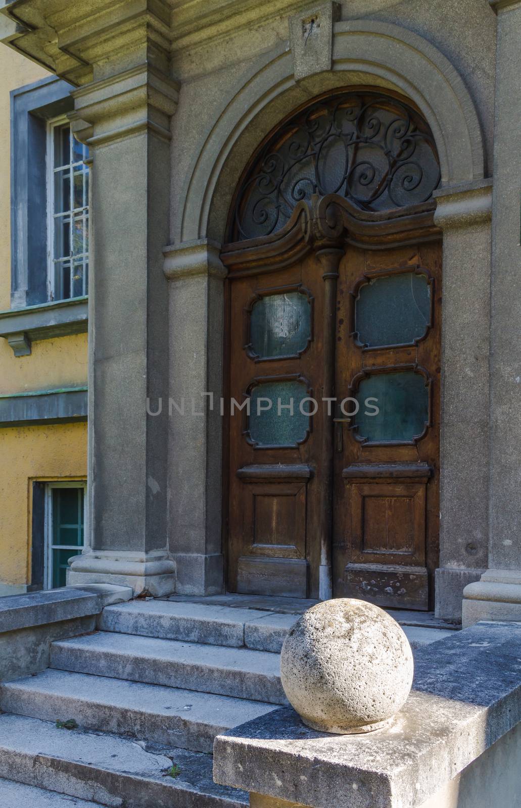 Entrance to an old building by YassminPhoto