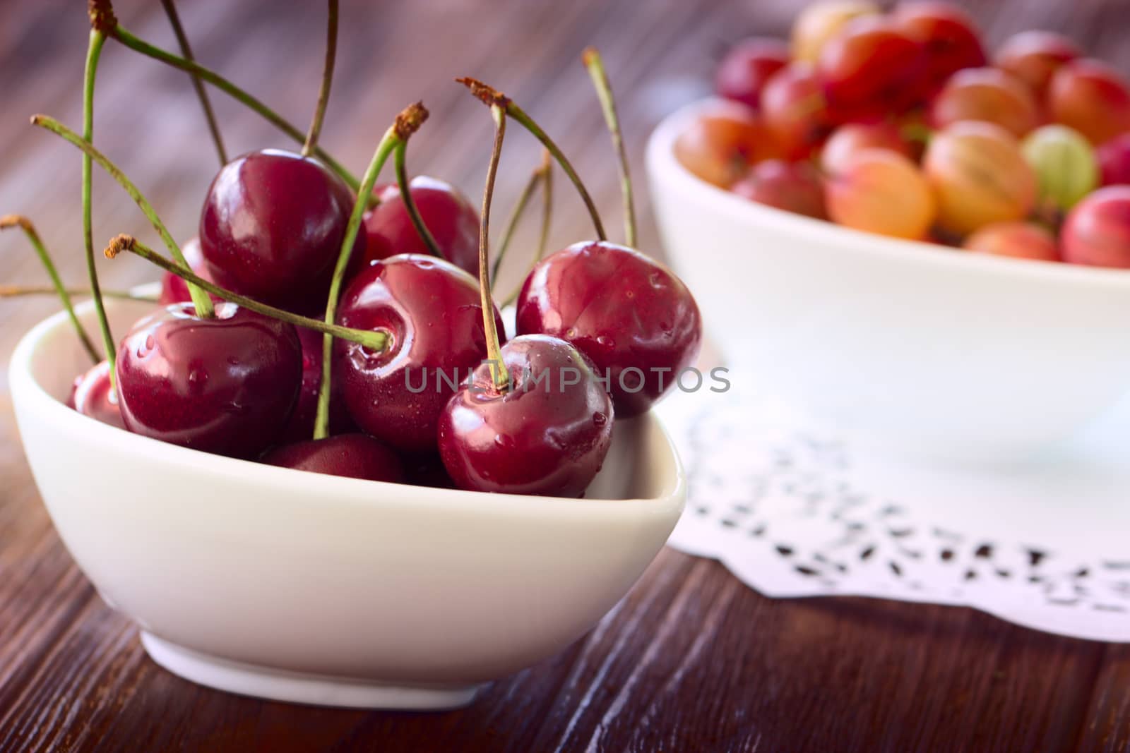 Fresh cherries in bowl on table