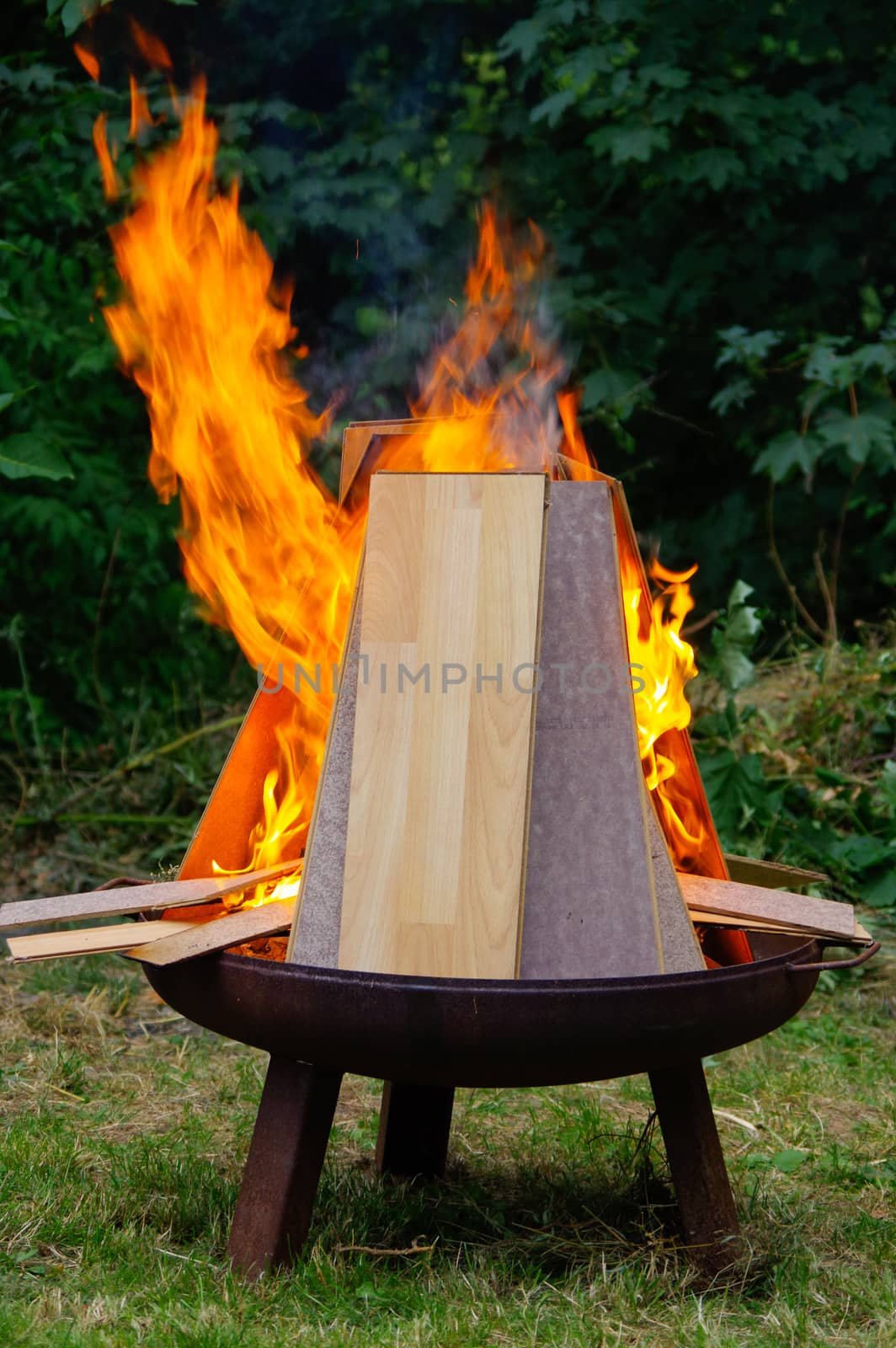 a burning Laminate panels in open fire on a grill place