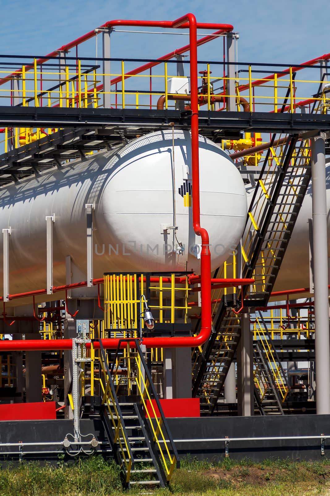 Fuel tank and pipelines on oil refinery plant