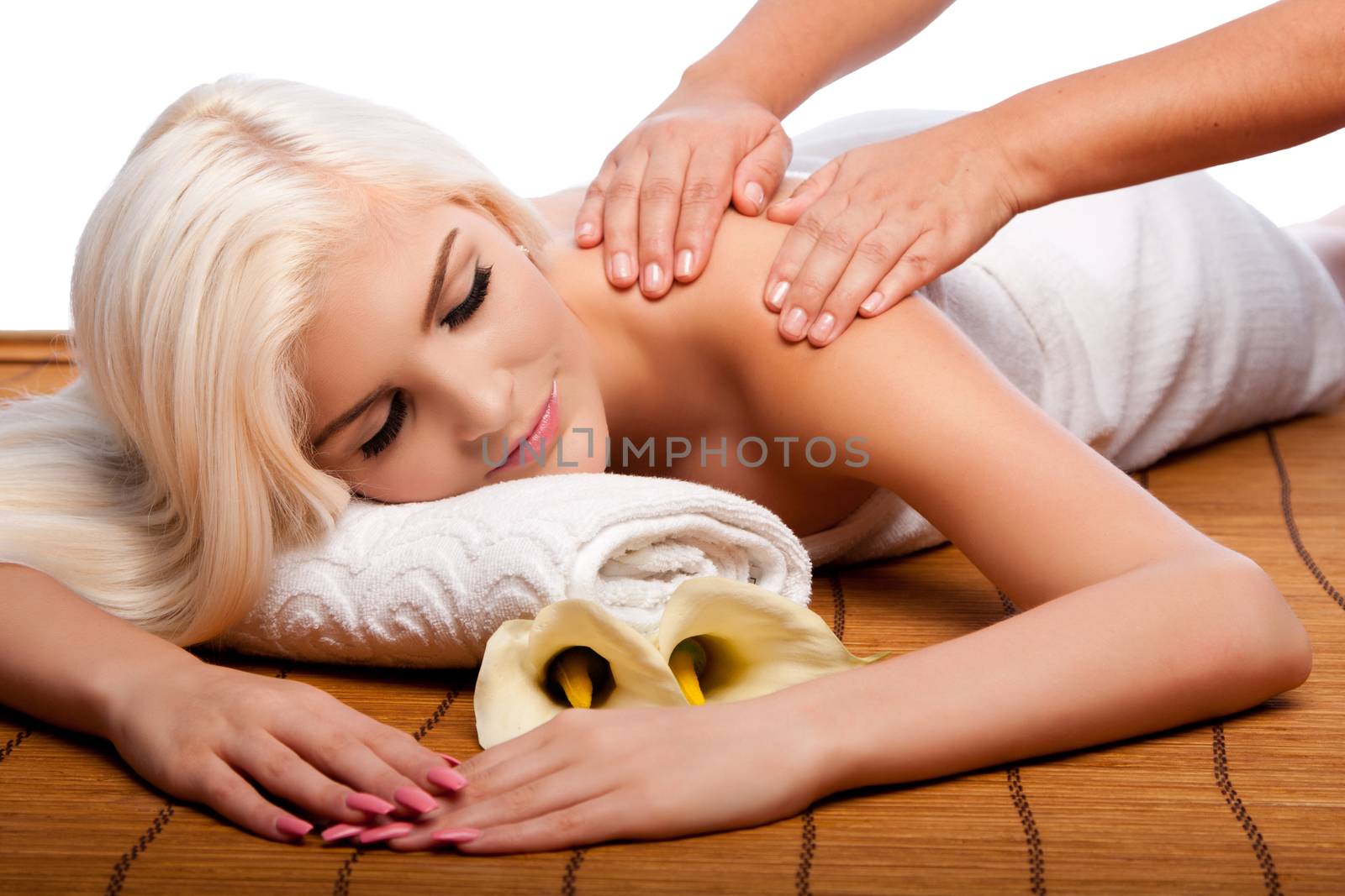 Relaxation pampering shoulder massage spa by phakimata