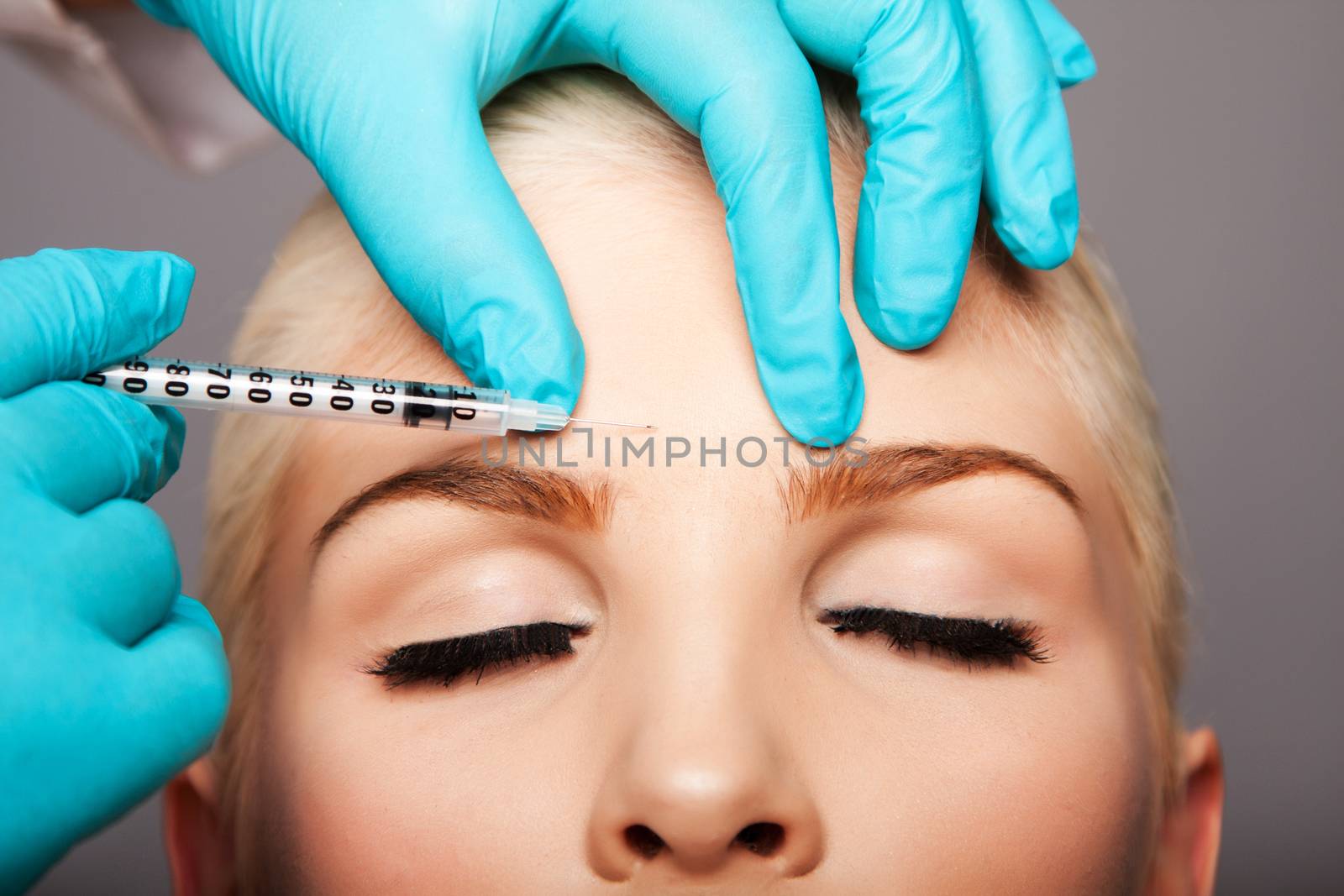 Cosmetic plastic surgeon injecting aesthetics face by phakimata