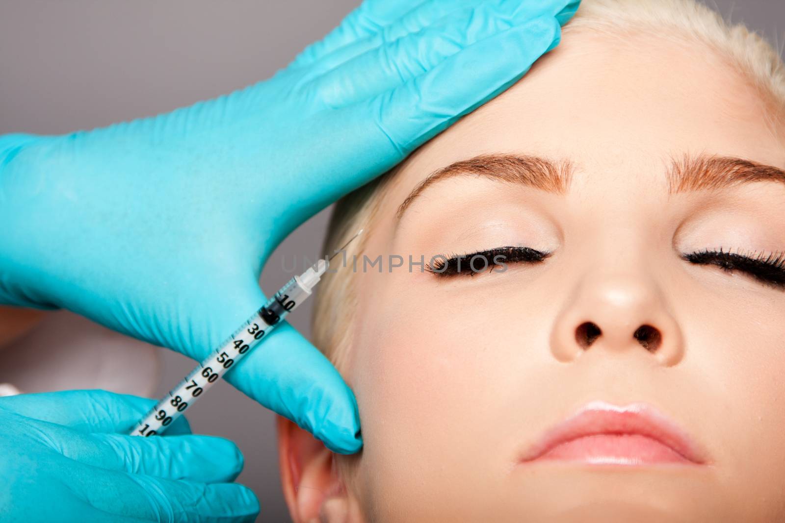 Cosmetic plastic surgeon injecting aesthetics face by phakimata