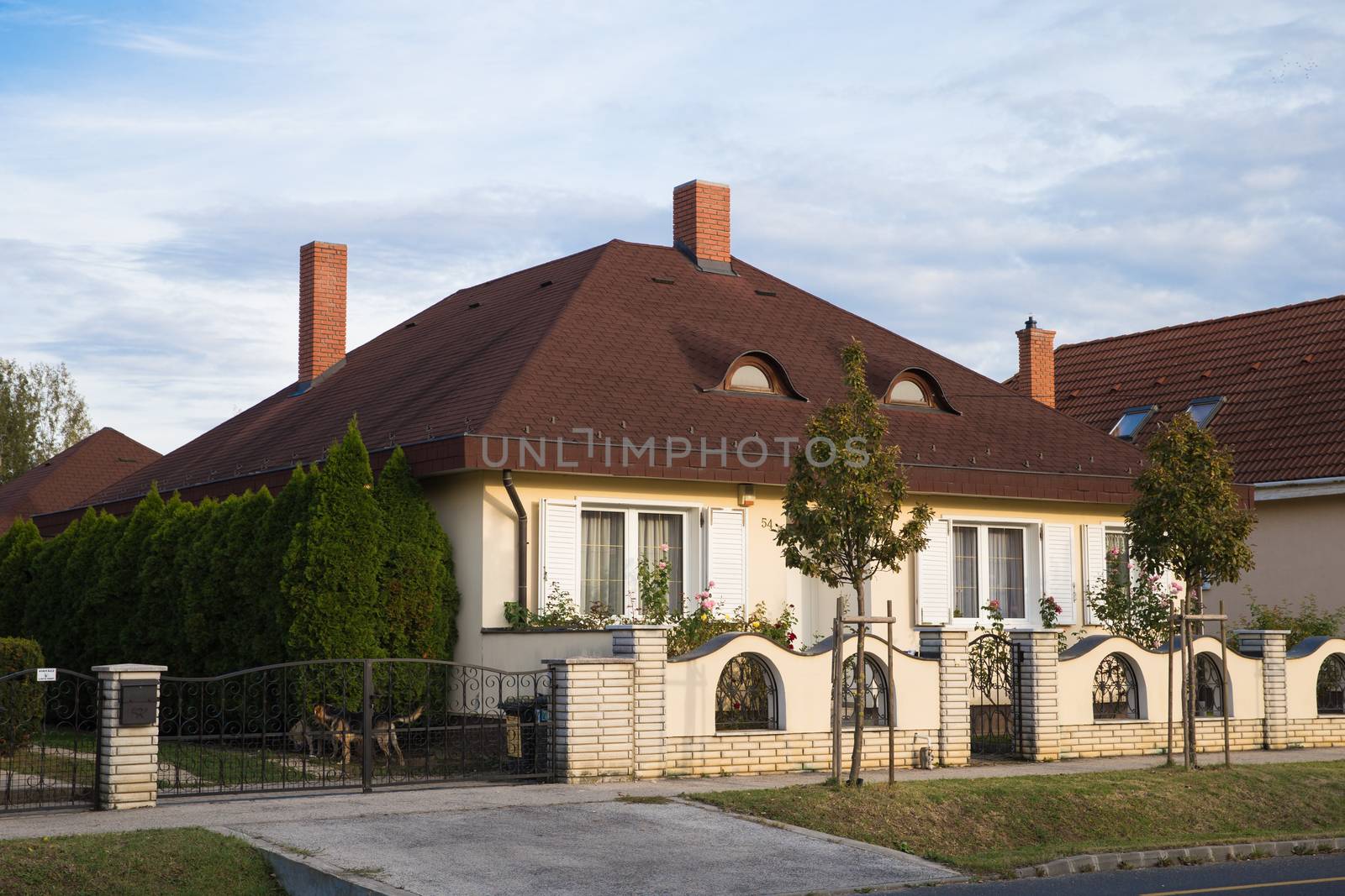 Detached house. Well-kept. Beautiful house. Detached house with ornamental trees and flowers around.