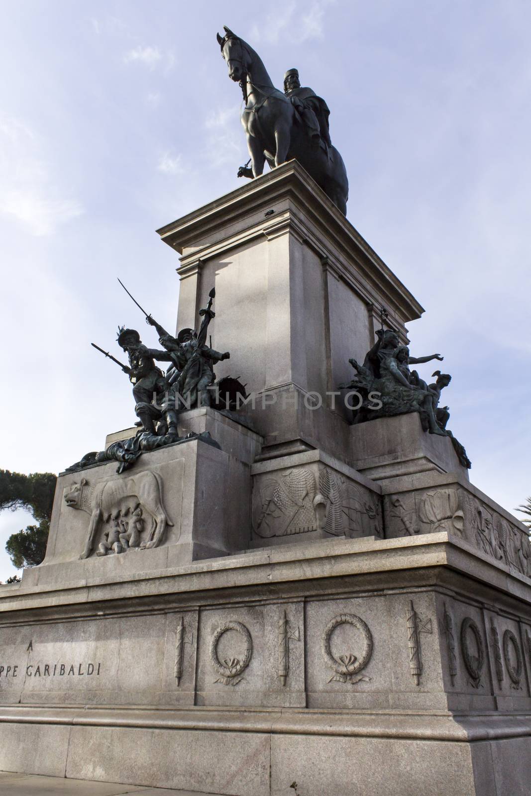 Statua Piazza Garibaldi Roma by StefanoAngeloni