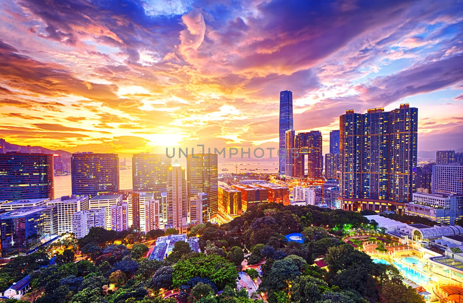 Hong Kong skyline by cozyta