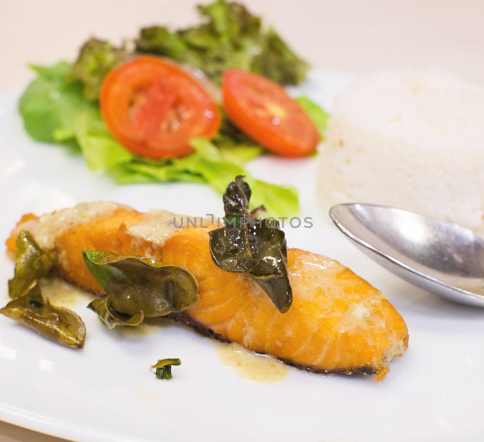 salmon steak by baworn47