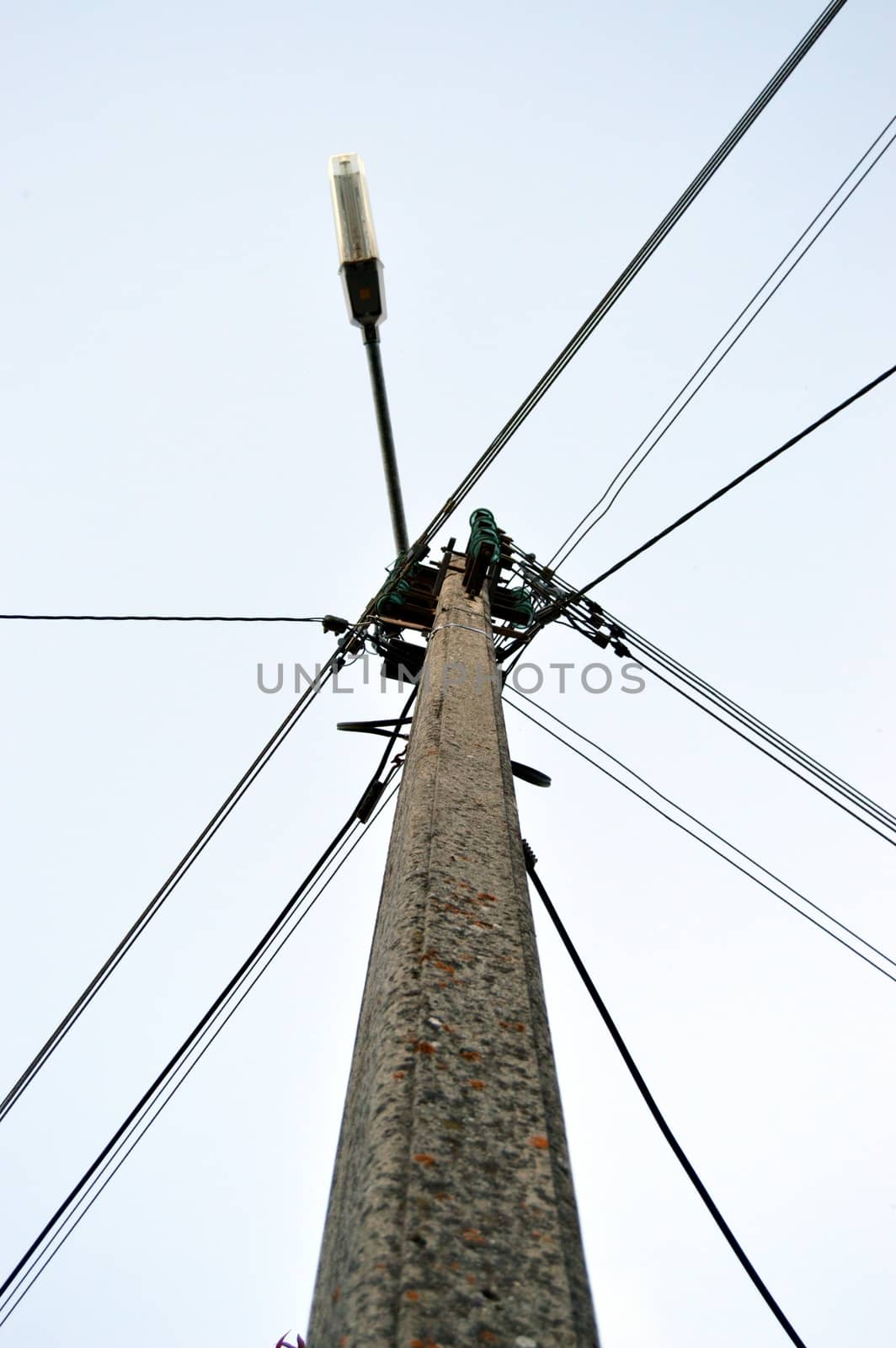 Electric pole with cables by Philou1000