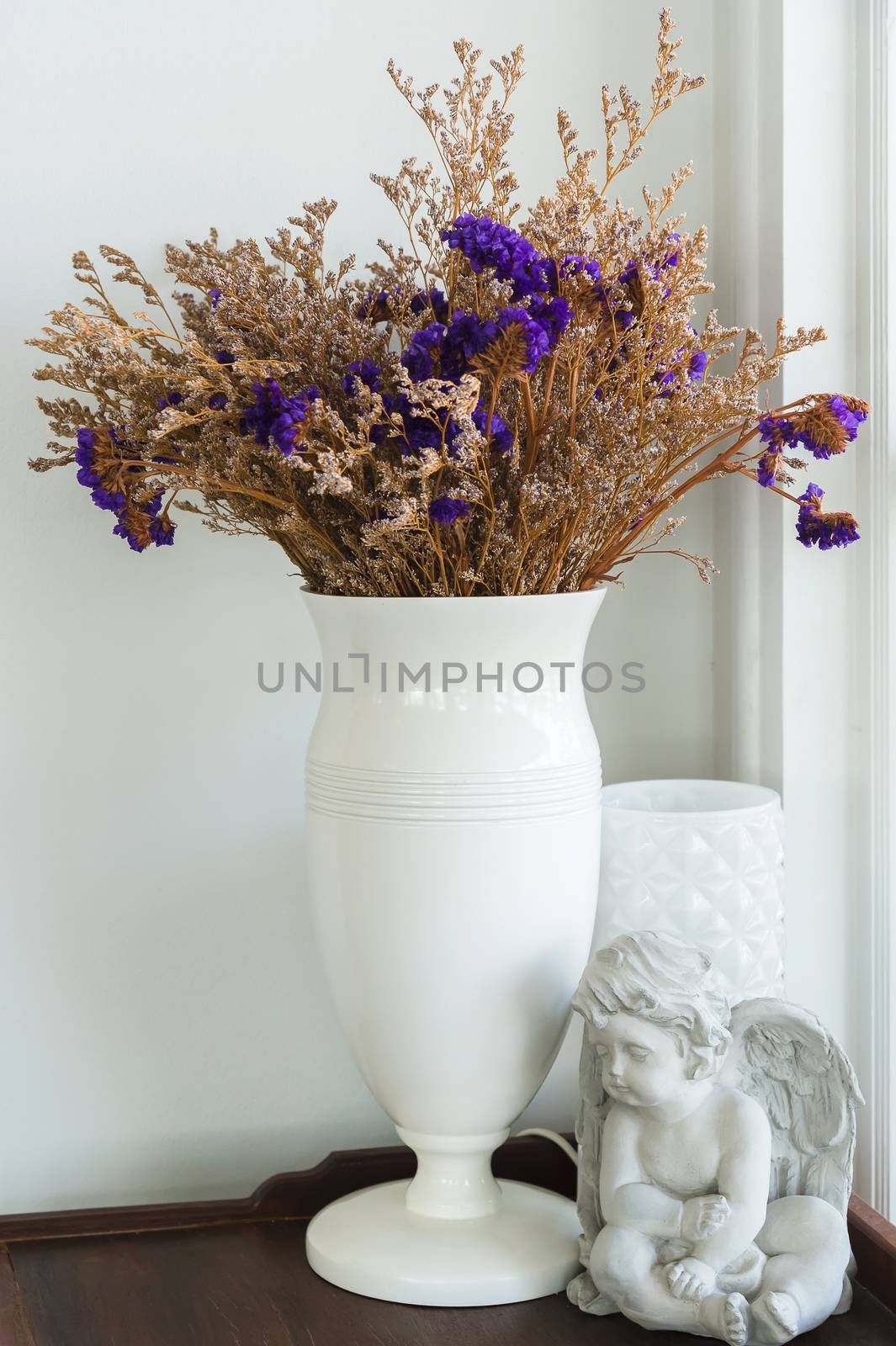 dried purple flower in vase by luckyfim