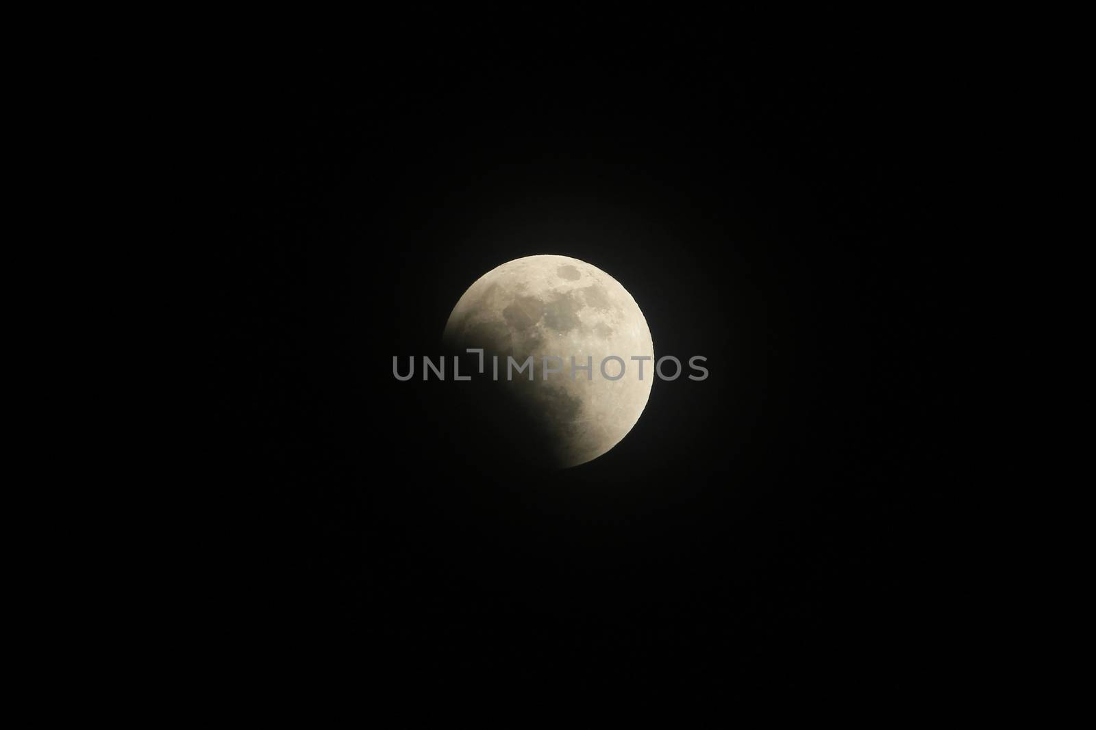 Partial before total lunar eclipse 2015 by cicloco