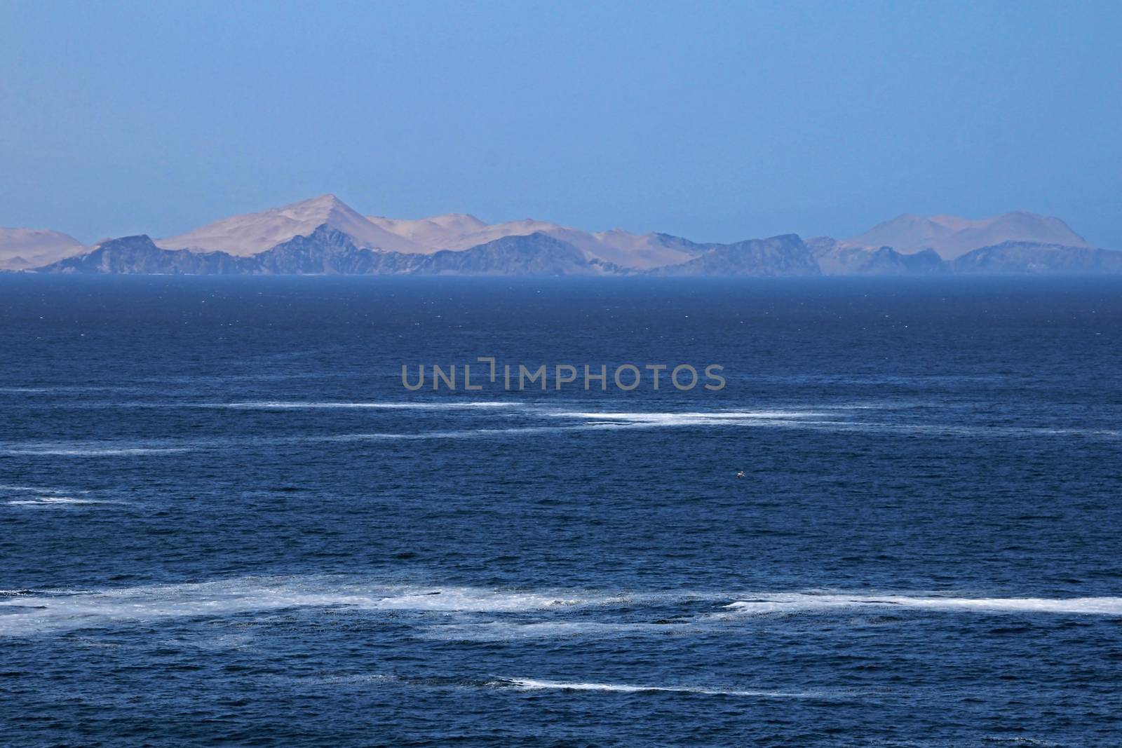 The paracas coast and the ocean, coastal mountains in the background