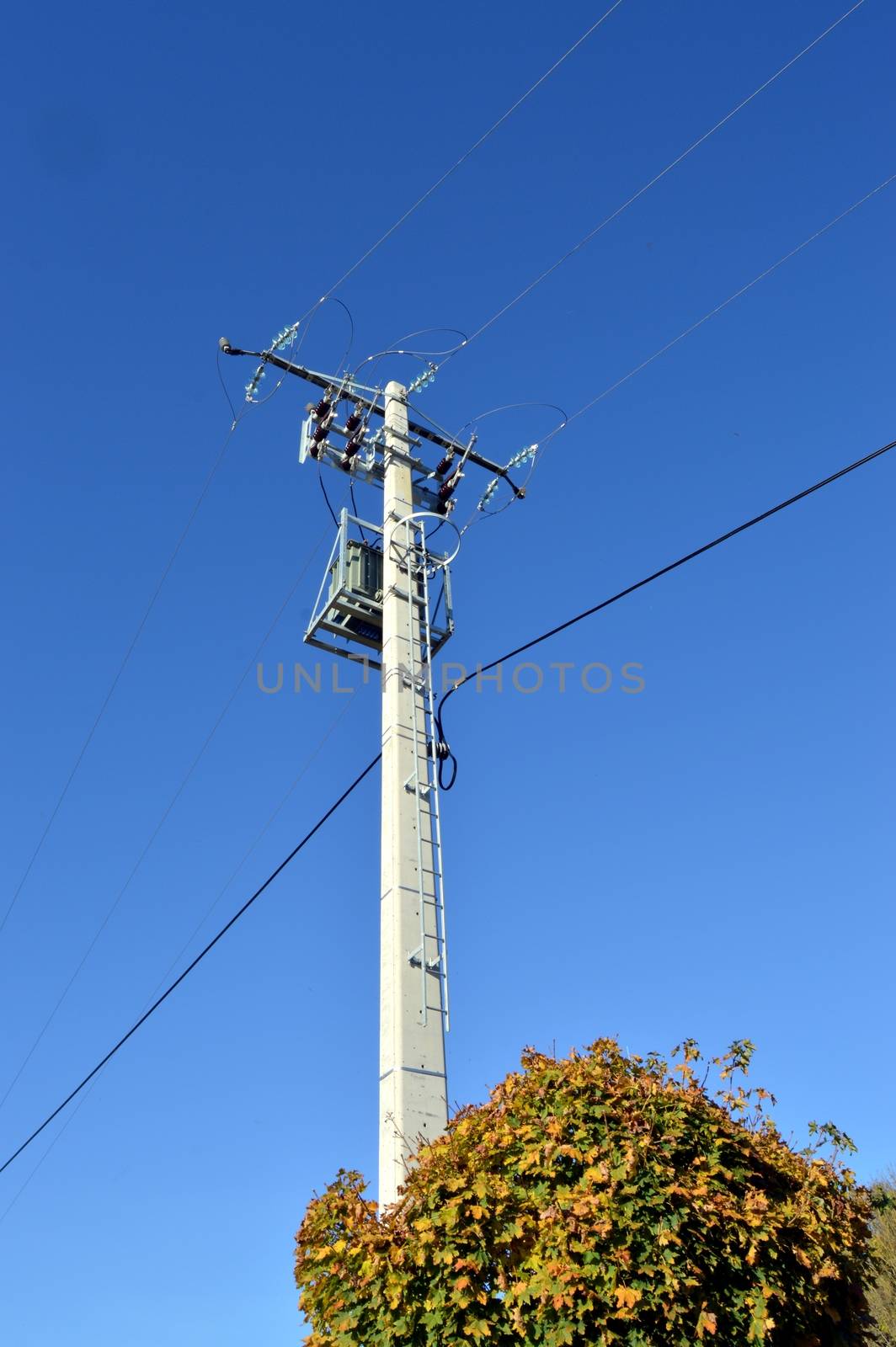 Electric with a pylon  by Philou1000