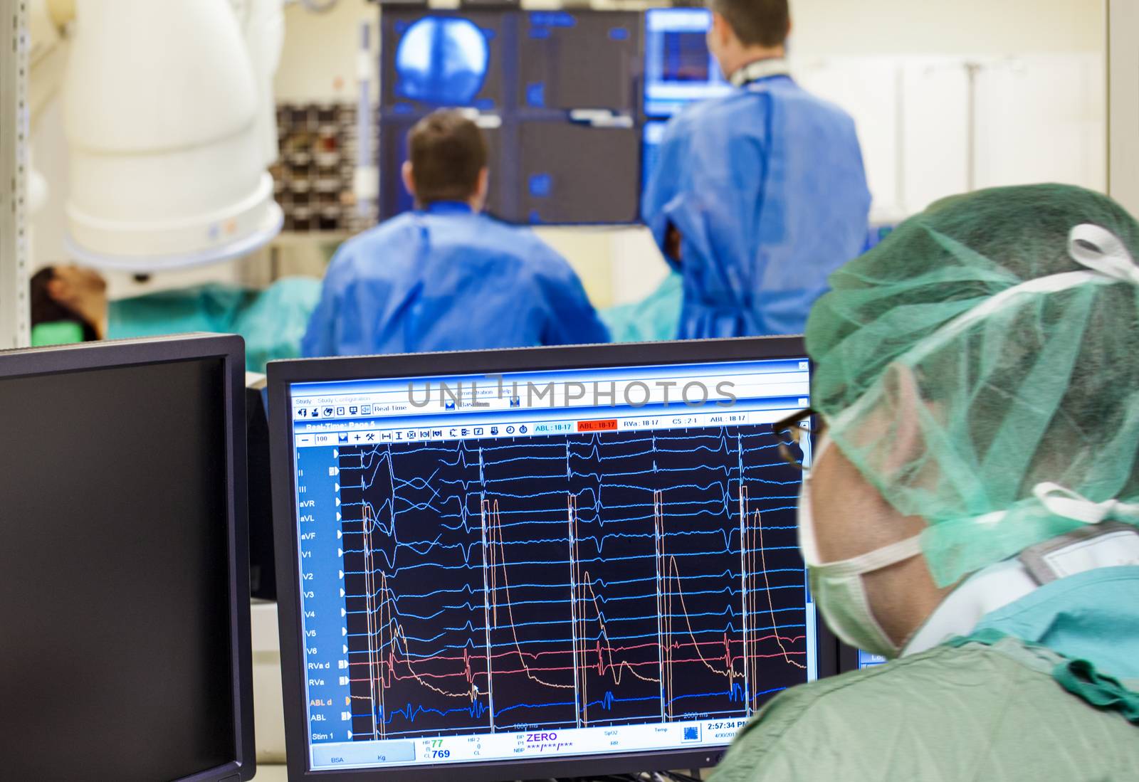 Hospital heart monitor surgery by vilevi
