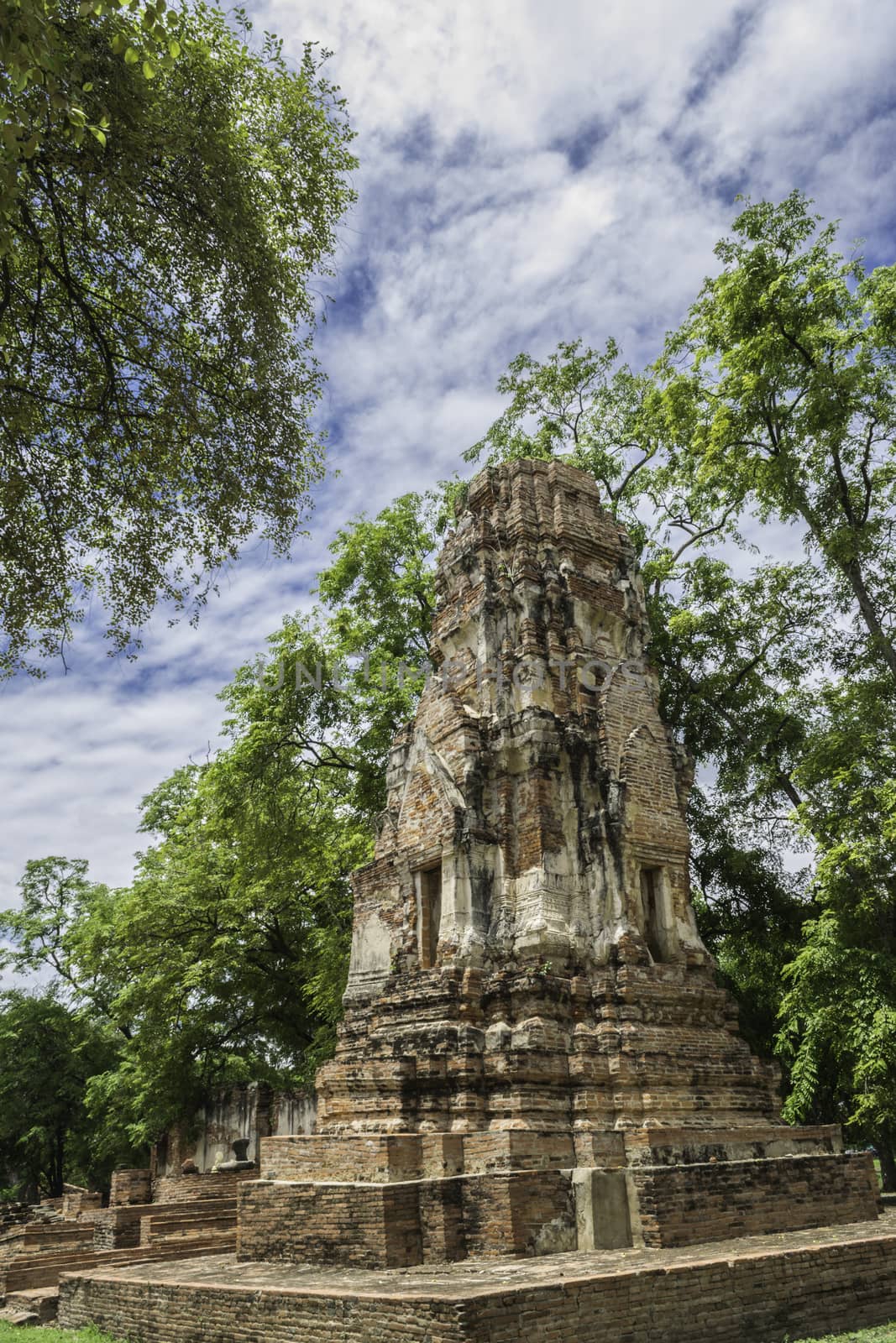 Old Beautiful Thai Temple wat Mahathat, Ayutthaya Historical Park, Ayutthaya, Thailand