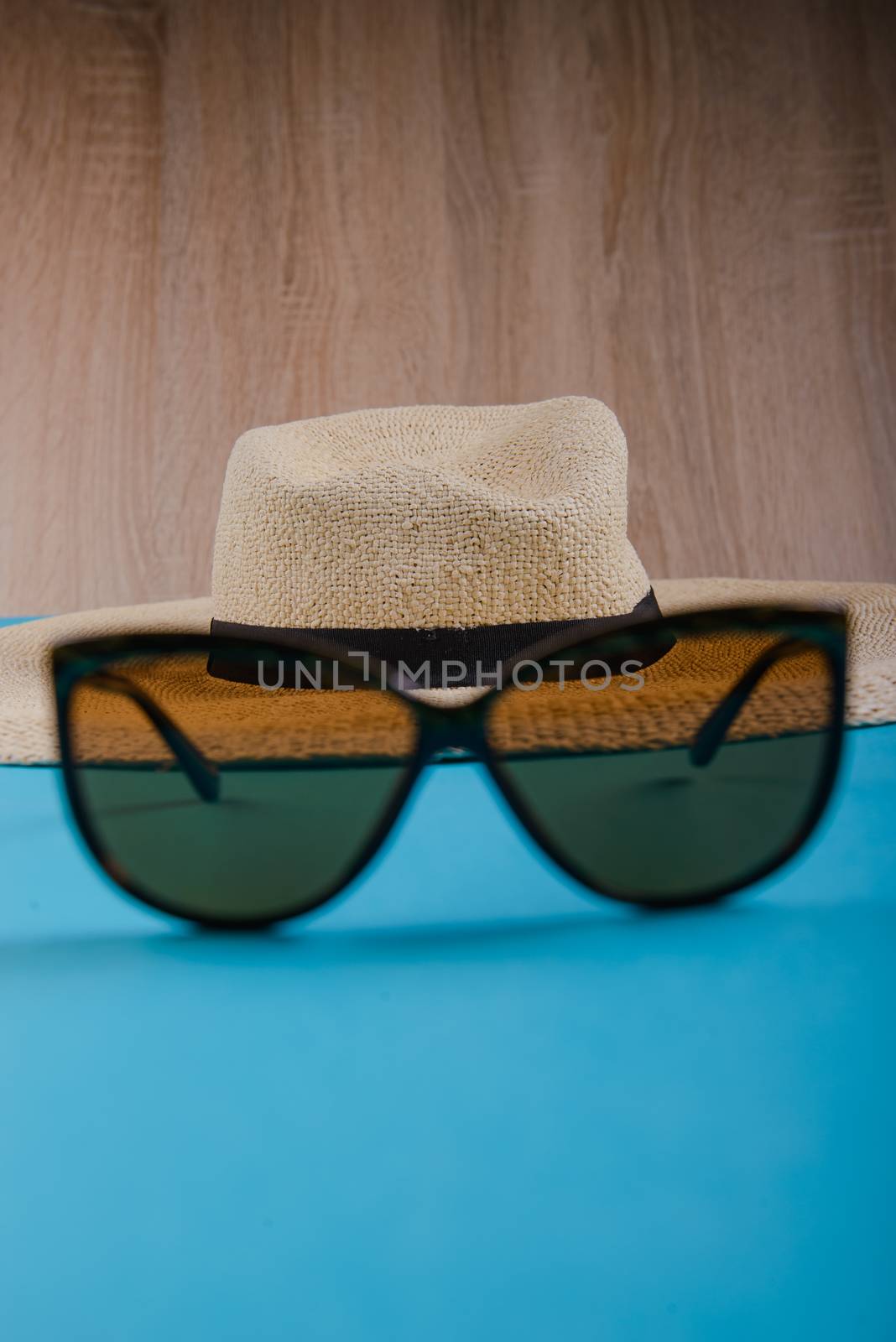 Straw hat and sunglasses by Brejeq