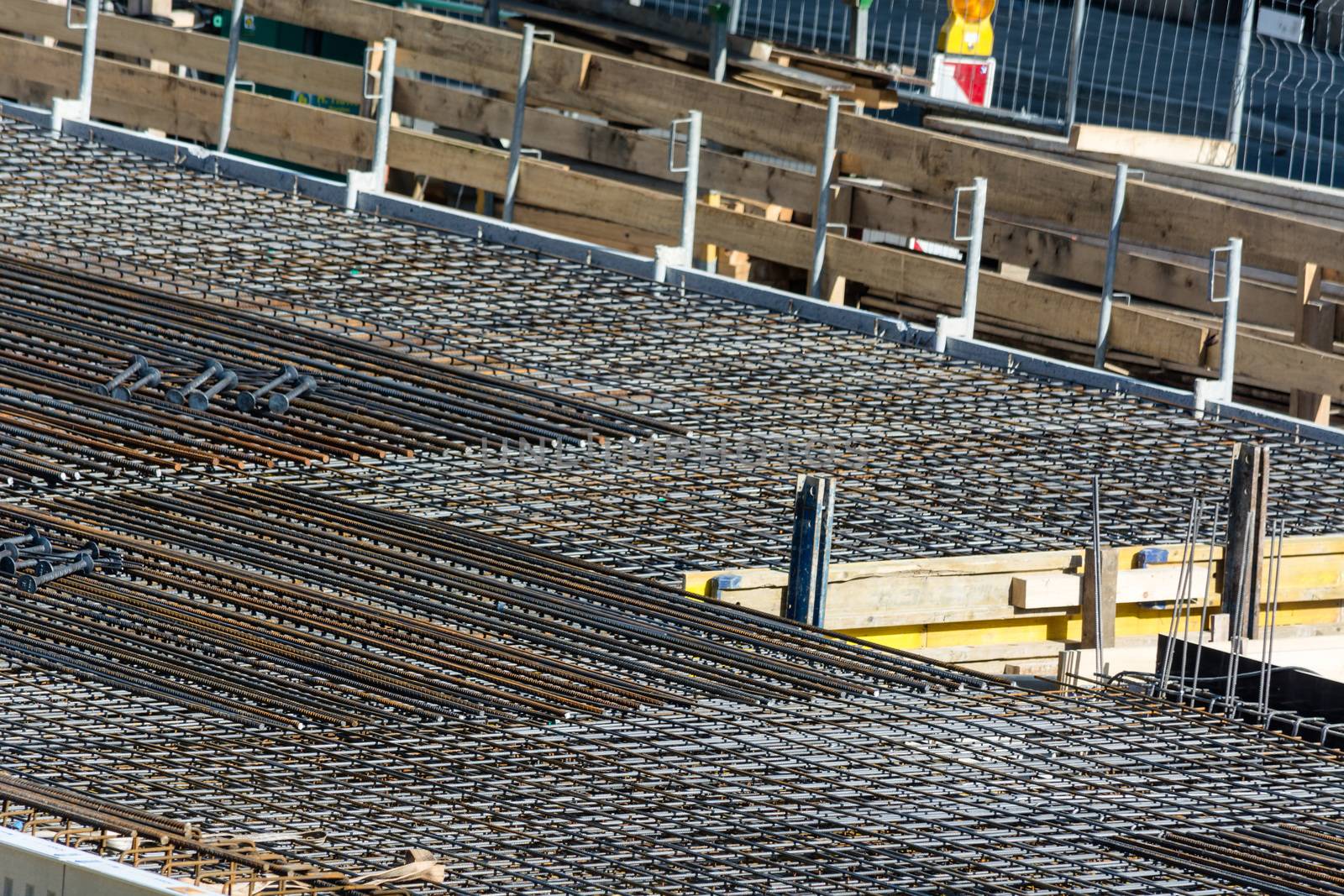 Foundation building of steel and concrete for the construction of an apartment building with underground parking.