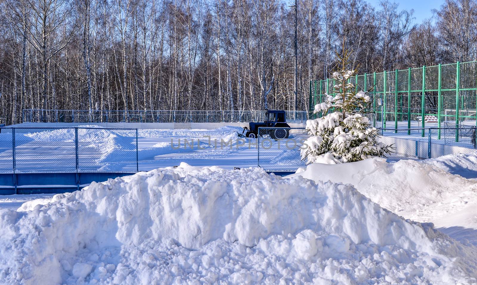 Removing snow from the pitch