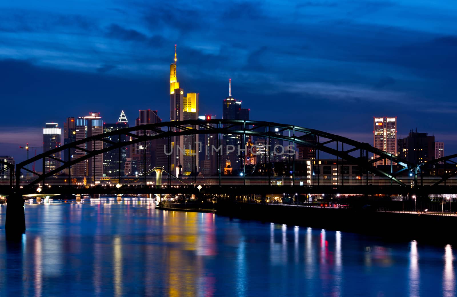 Frankfurt City Skyline nightviewed from „Alte Brücke“