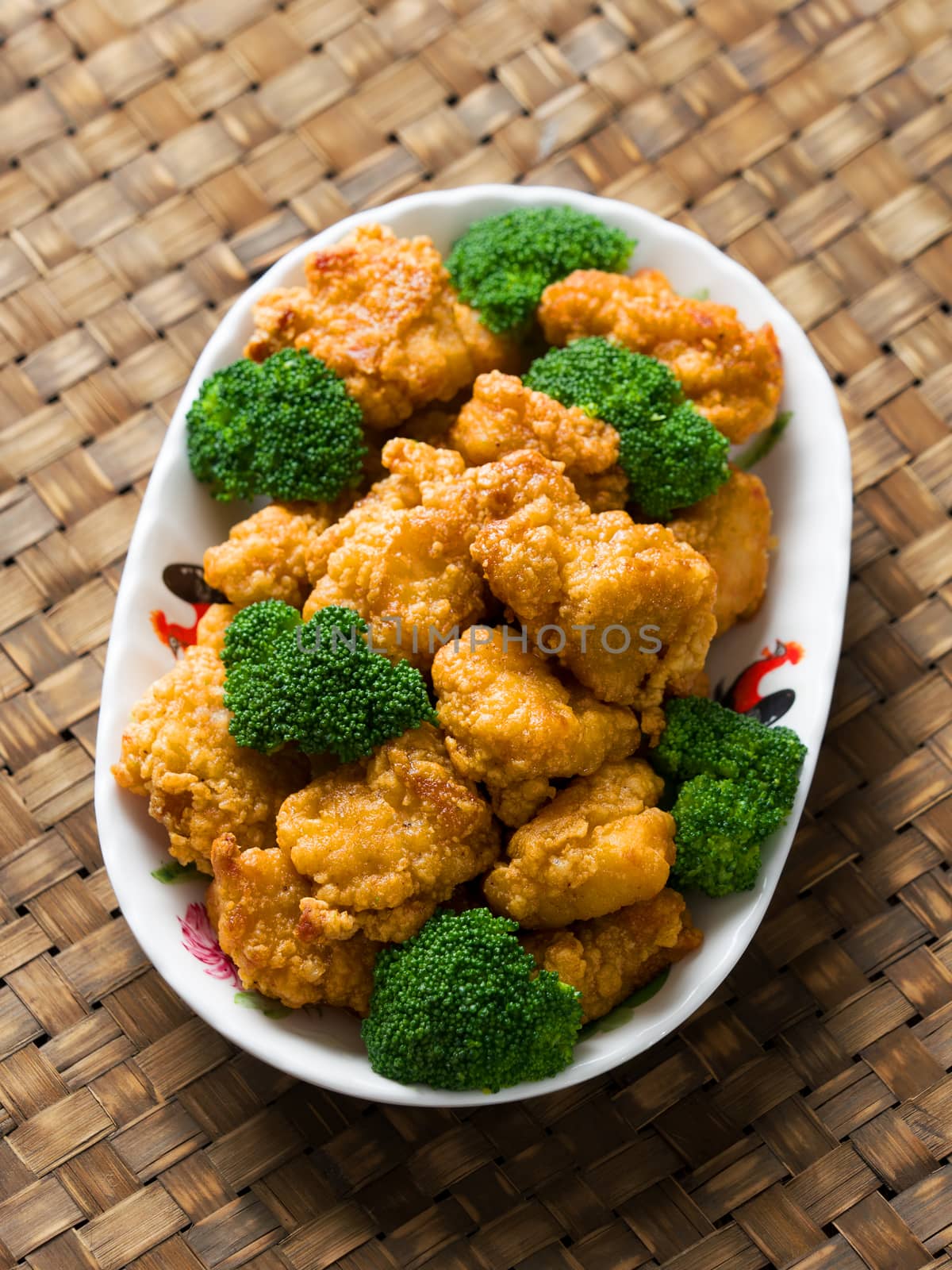 close up of rustic american chinese takeout general tso chicken