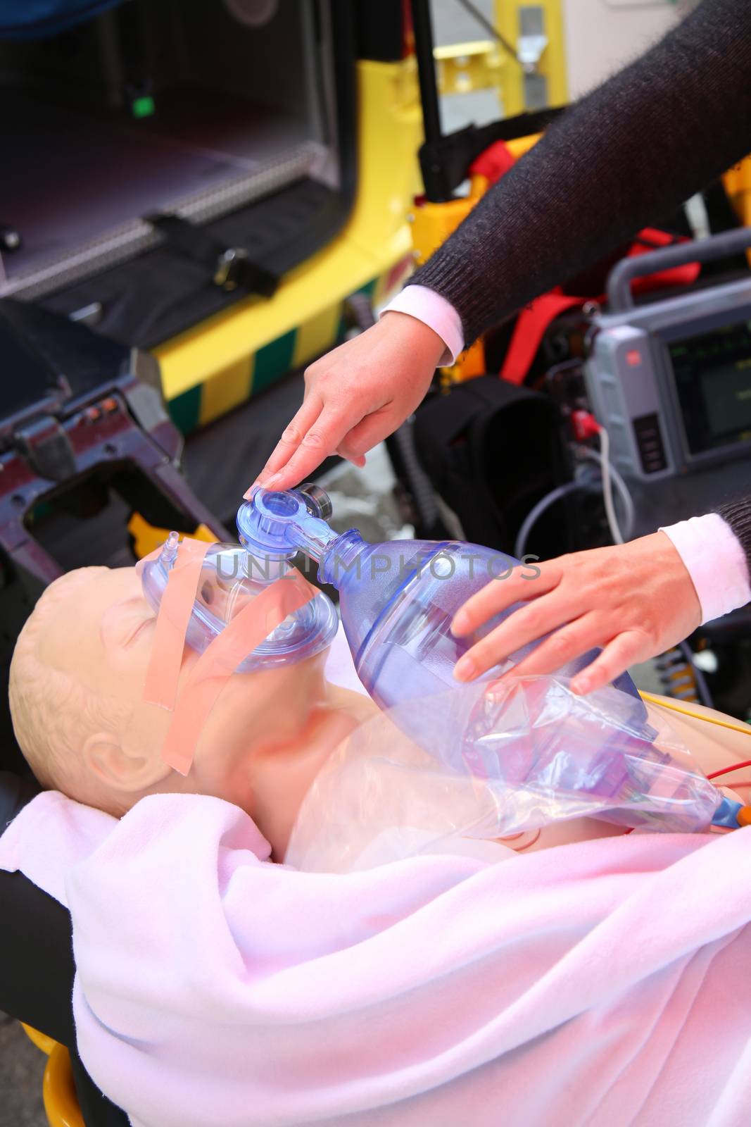 Details of practicing to use an oxygen mask on training doll