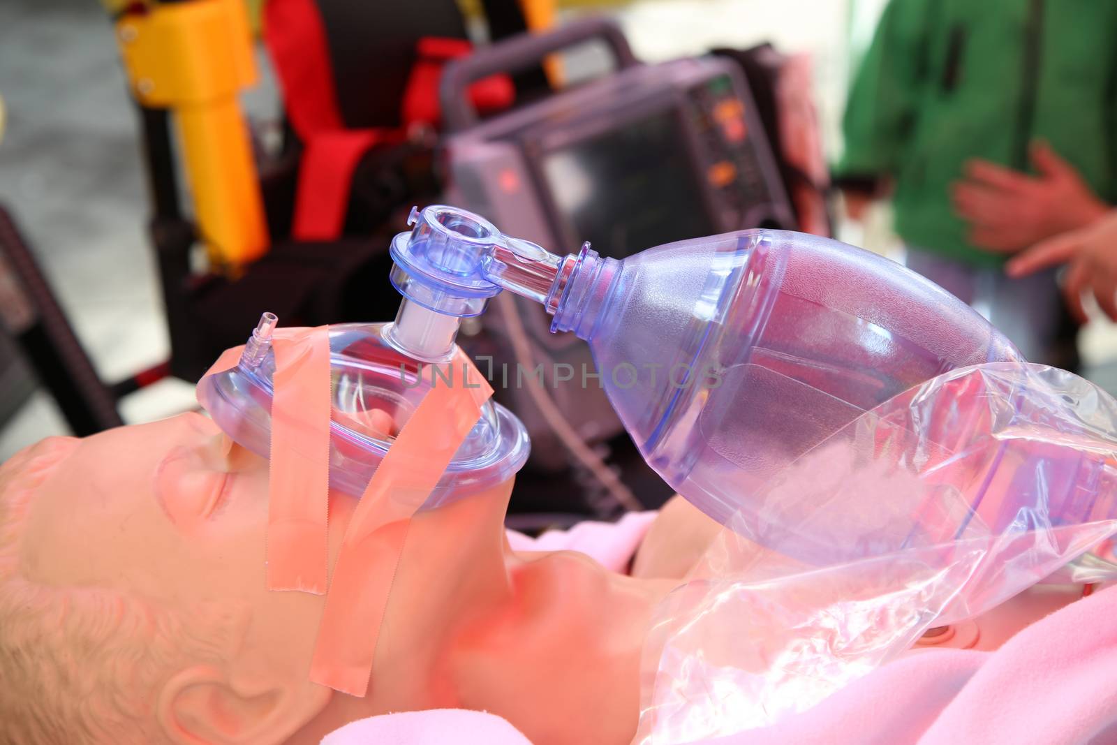 Details of practicing to use an oxygen mask on training doll