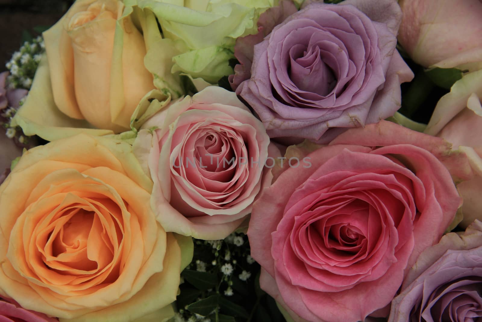 Bridal flower arrangement: mixed flowers in various colors